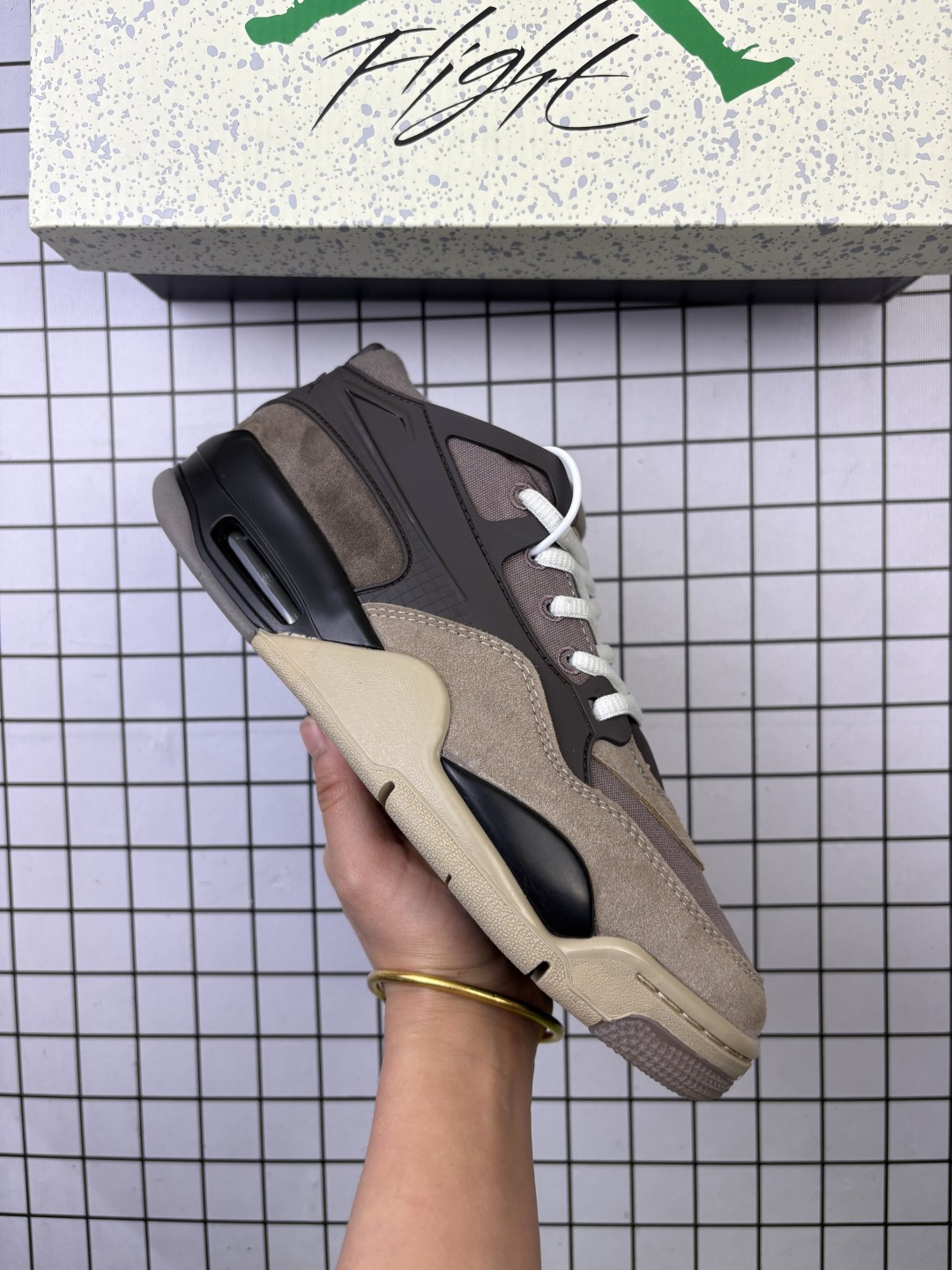 🈴💰120   
AJ4 Air Jordan 4 Retro " Infrared " AJ4乔4 男子文化篮球鞋  
大厂出品 主力合作工厂  全新模具开发 纯正4代正确鞋型 进口头层皮料 高清洁度 立体高频 四线中底拉帮 网格大小 各方面细节都不错 
货号：HF8126 
编码旭
36-45