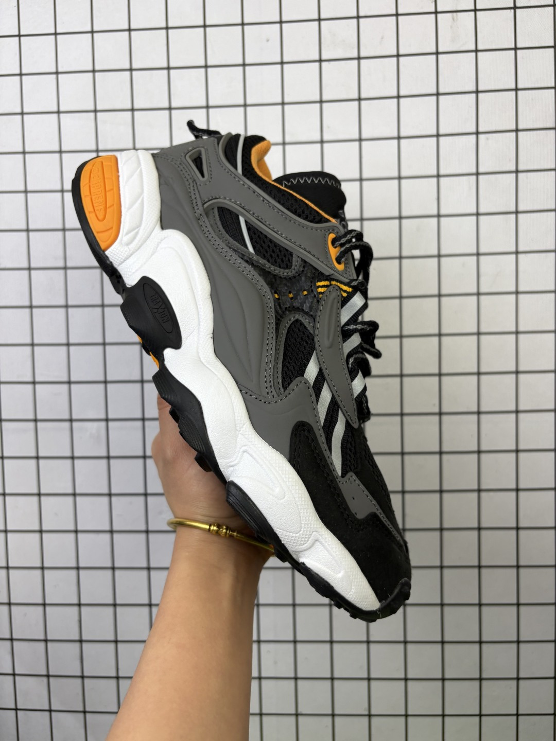 💰150
【新品🔥公司级】阿迪达斯 （adidas）CADIANT FYW GTX 低帮男女休闲鞋 黑武士新款轻便透气防水运动休闲鞋三叶草 CADIANT FYW 男女运动鞋 ID1025厚底潮流老爹鞋情侣款运动休闲鞋

货号:  IG9777
尺码: 40⅔ 41⅓ 42 42⅔ 43⅓ 44 45
编码:  699