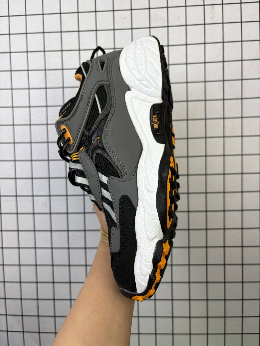 💰150
【新品🔥公司级】阿迪达斯 （adidas）CADIANT FYW GTX 低帮男女休闲鞋 黑武士新款轻便透气防水运动休闲鞋三叶草 CADIANT FYW 男女运动鞋 ID1025厚底潮流老爹鞋情侣款运动休闲鞋

货号:  IG9777
尺码: 40⅔ 41⅓ 42 42⅔ 43⅓ 44 45
编码:  699