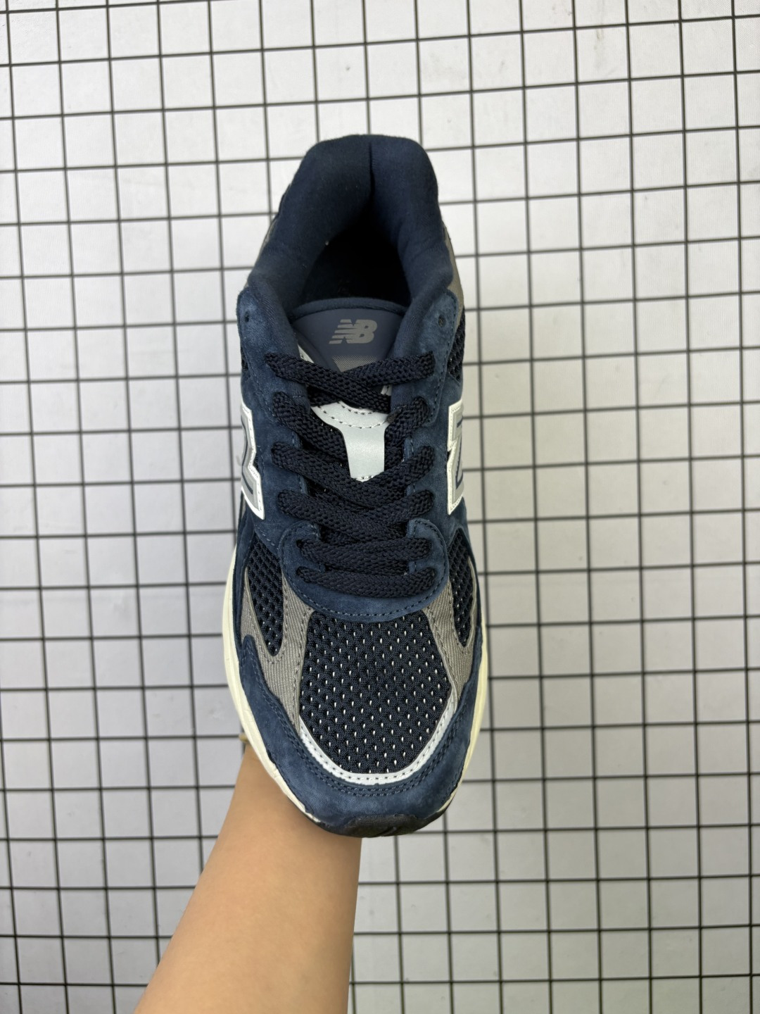 💰150
New Balance 2010系列
新百伦 复古老爹风网布跑步休闲运动鞋
新百伦经典配色 沿袭了面世之初的经典科技 以ENCAP中底配以升级版 N-ERGY缓震物料 鞋面则采用特色的柔软麂皮搭以NewBalance经典的尼龙网布 低调中还原跑鞋本真 更年轻化的设计理念与材质 让新世代青年得以用全新视角体验经典鞋款的传奇魅力
货号:U2010RCA
尺码:36 37 37.5 38 38.5 39.5 40 40.5 41.5 42 42.5 43 44 45
编码764