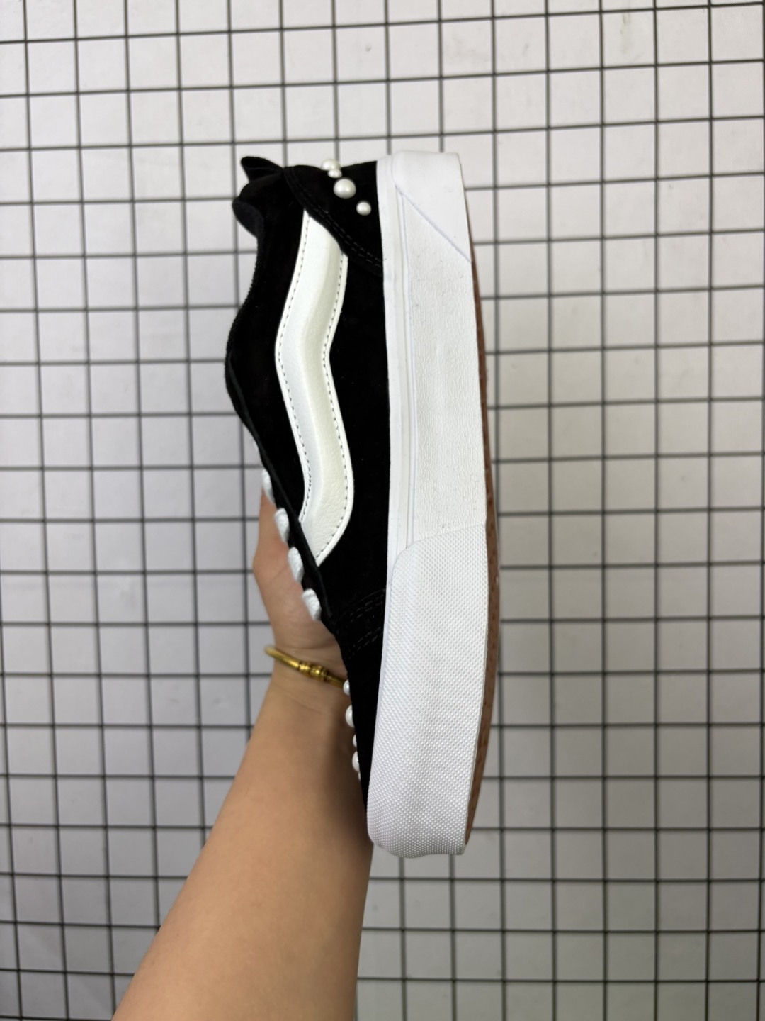 💰110
Vans Knu-Skool 冬季加绒保暖系列 万斯低帮休闲百搭面包板鞋 尺码：35 36 36.5 37 38 38.5 39 40 40.5 41 42 42.5 43 44 
编码648
35-44