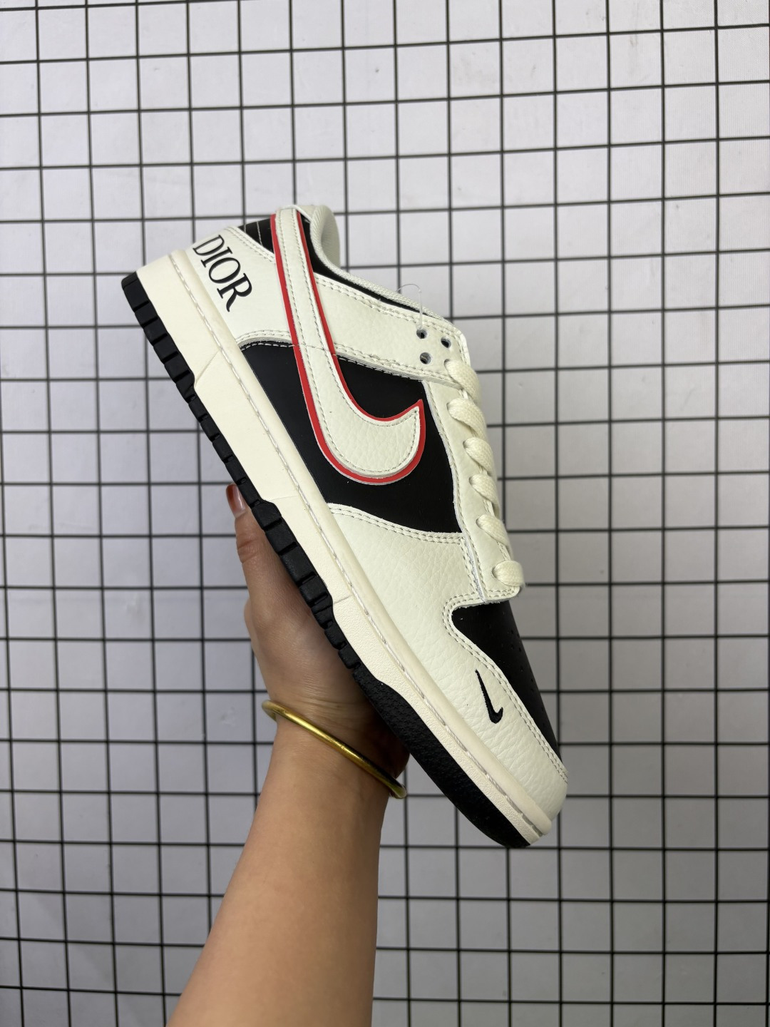 💰90 特价NK Dunk Low Retro “DIY高端定制” 低帮休闲运动板鞋 原装头层材料 用料绝不含糊 独家版型蒸餾加工帶來的是更好的视觉和脚感体验 清洁度 电绣工艺 皮料切割干净无任何毛边 细节完美 货号:XX9923-023 尺码:36 36.5 37.5 38 38.5 39 40 40.5 41 42 42.5 43 44 45 编码577