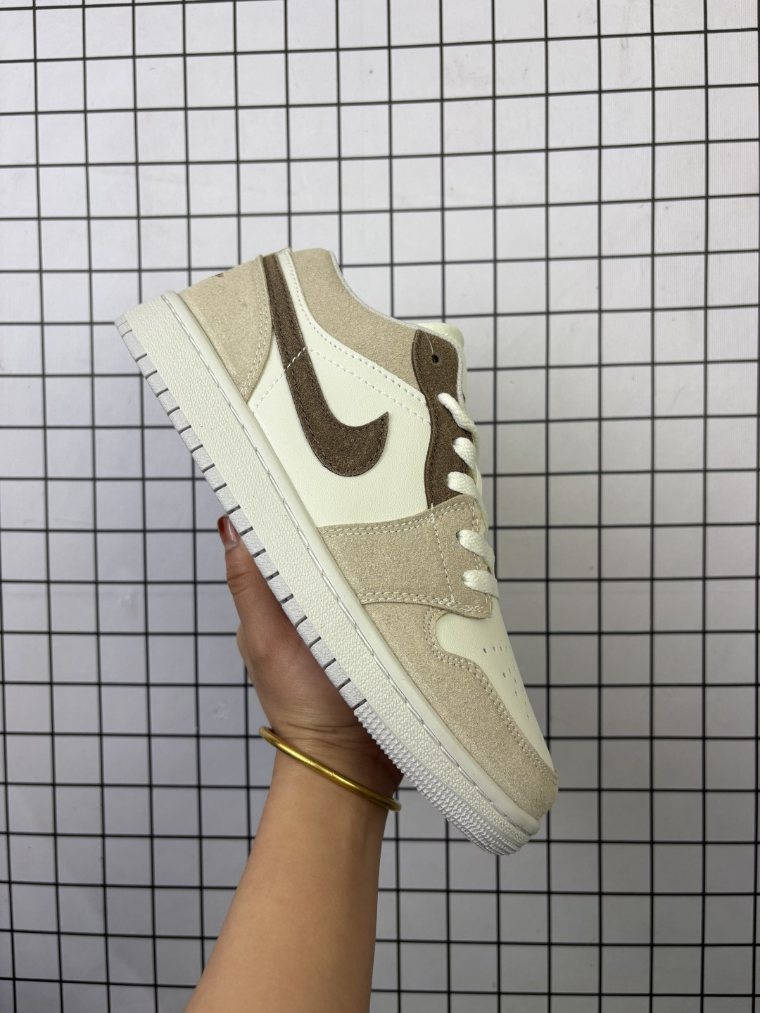 💰70
真标✅Nike Air Jordan 1 x Travis Scott AJ1倒勾 乔一倒钩 耐克 低帮文化篮球鞋
货号:DO5442-202
尺码:36 36.5 37.5 38 38.5 39 40 40.5 41 42 42.5 43 44 45
编码758