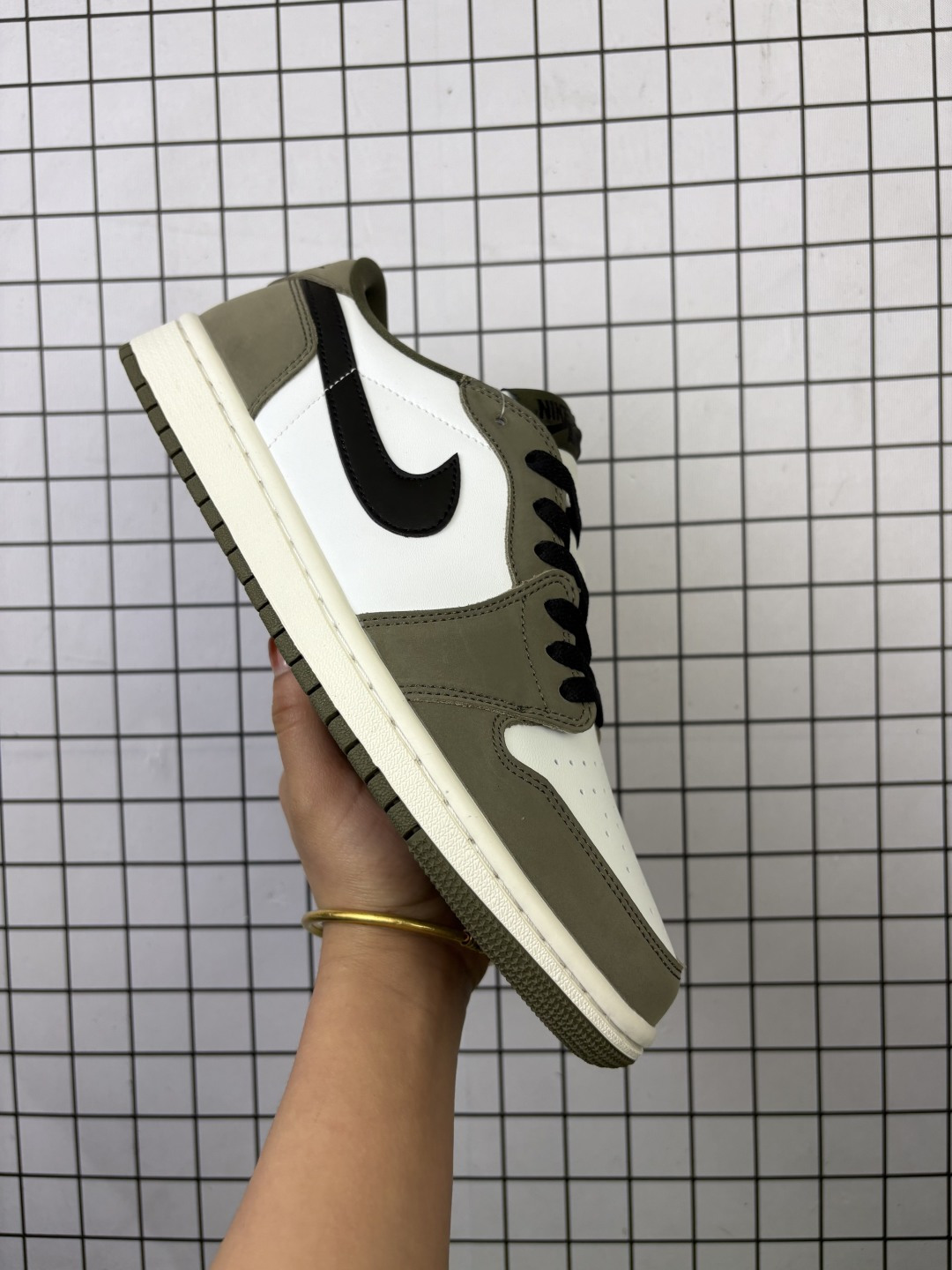 Jordan Air Jordan 1 Retro Low OG 时尚舒适 防滑耐磨 低帮 复古篮球鞋 男款 绿色 主货号HQ6998-200 编码757