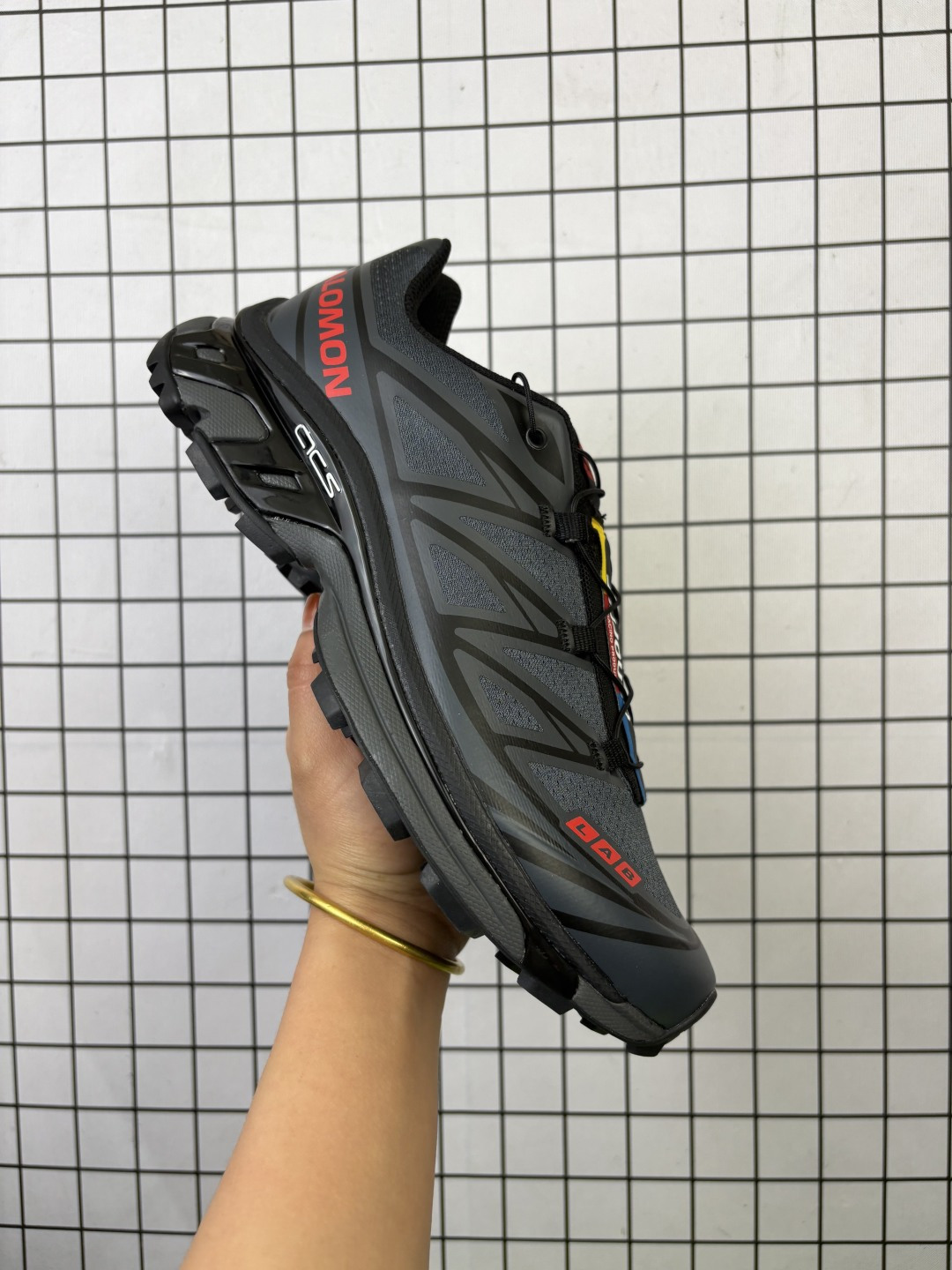 💰240
公司级✅Salomon萨洛蒙 XT-6 户外越野跑鞋 鞋面采用SENSIFIT贴合技术 全方位贴合包裹脚型 鞋跟部鞋底牵引设计 提供强大的抓地性能 更适应野外崎岖不平的道路 其3D ADVANCED CHASSIS底盘 材料轻量大化 钉齿设计更具稳定性、防护性 鞋底易磨损区运用CONTAGRIP高耐磨材料 应对城市硬质路面长距离跑考验 
货号:477805-22
尺码:36 36.5 37.5 38 38.5 39 40 40.5 41 42 42.5 43 44 45
编码大Y