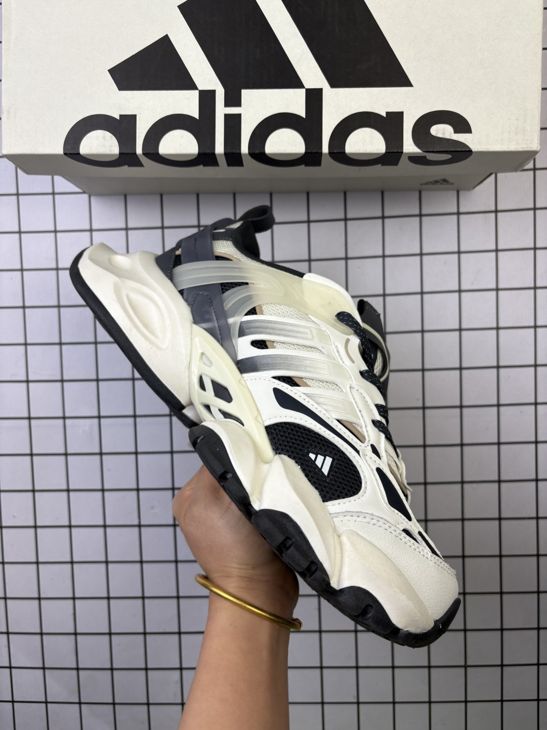 【公司级】阿迪达斯Adidas XLG Runner Deluxe 跑步者豪华版系列低帮厚底增高老爹风复古缓震休闲运动慢跑鞋.男女鞋#原楦原纸版开发版型#采用硬质牛剖革组合透气网鞋面材质#搭载减震科技恢复性高密EVA中底,防滑耐磨RB橡胶外底❗️阿迪「巴黎世家3XL」平替来了! 类型:男女鞋 货号:JR3086 含半码 编码771