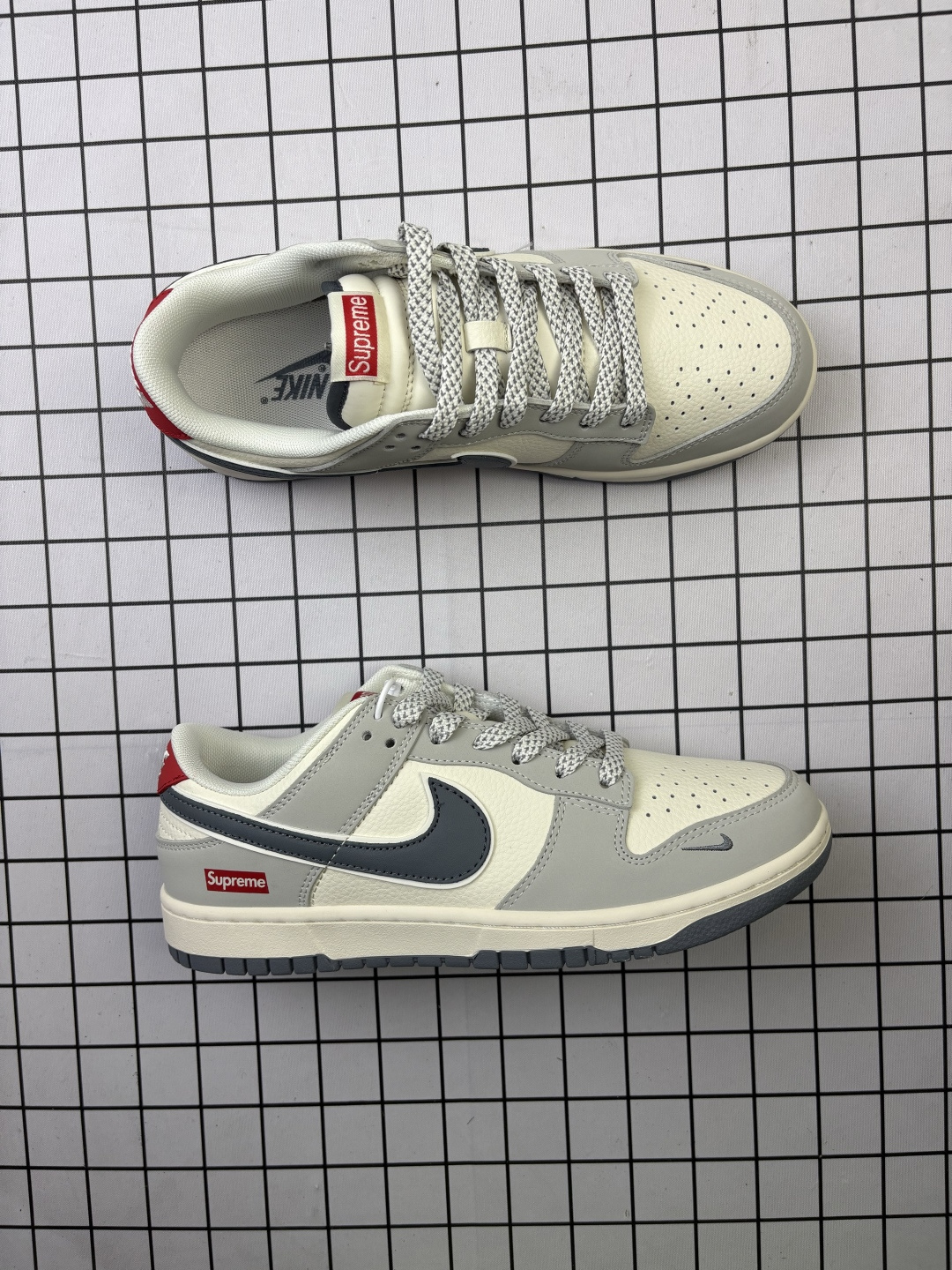 💰240
Nike/耐克 男女鞋真标半码制，全新更新数据窄楦翘头版型，采用荔枝纹牛剖革组合猪巴革鞋面材质，缜密拉帮中底布，鞋垫嵌EVA缓震物料及背胶，全新窄版翘头耐磨橡胶大底❗️创意定制联名配色,经典美系街头品牌-至高无上Supreme x Nike By You SB Dunk Low Retro SP扣篮系列低帮休闲运动滑板板鞋“ JP1628-029

类型：男女鞋
码数：36 36.5 37.5 38 38.5 39 40 40.5 41 42 42.5 43 44 45
编码：元