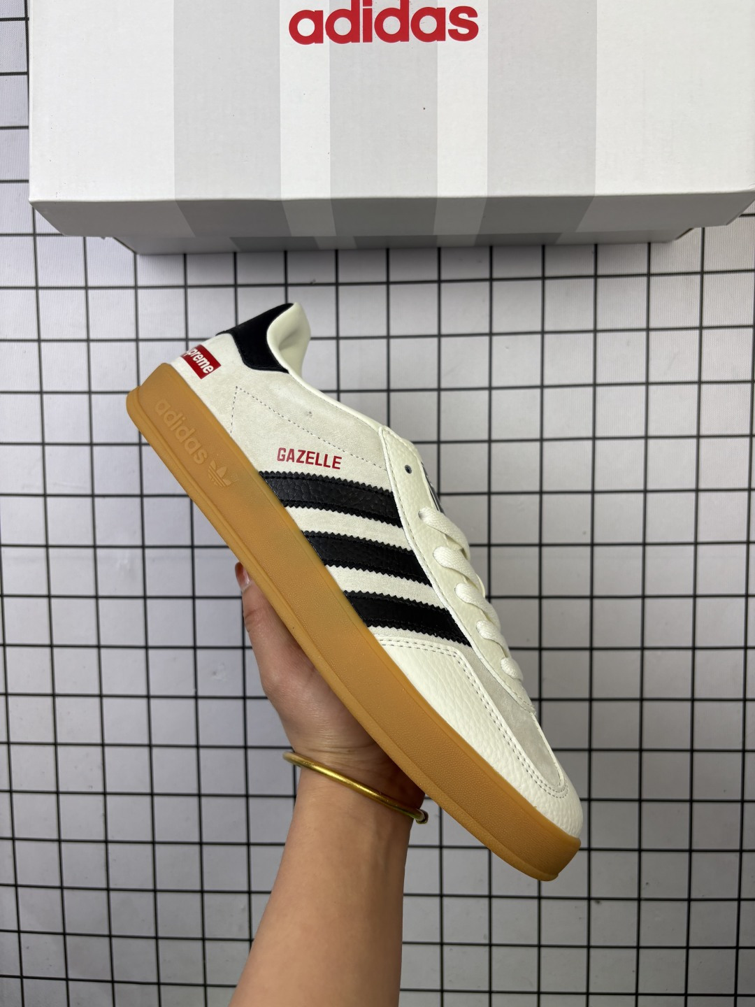 Adidas Samba OG 桑巴舞街头系列德训运动板鞋采用固色翻毛皮组合牛剖革鞋面材质外置正确3层组合围条加厚烟胶橡胶大底货号:SC9207-727 编码老男H