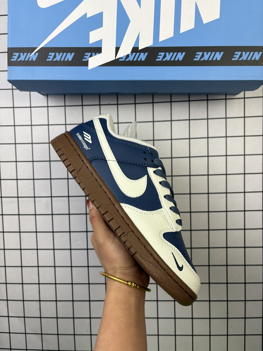 🈴💰100
Nike/耐克 男女鞋真标半码制，全新2021版更新数据窄楦翘头版型，采用硬质牛剖革组合GG提花帆布鞋面材质，大厂水平严控清洁度，缜密拉帮中底布，鞋垫嵌EVA缓震物料及背胶，全新窄版翘头耐磨橡胶大底❗️创意定制配色Nike SB Dunk Low"Esquisite Gucci"扣篮系列低帮休闲运动滑板板鞋 

类型：男女鞋
码数：36 36.5 37.5 38 38.5 39 40 40.5 41 42 42.5 43 44 45
编码：清F