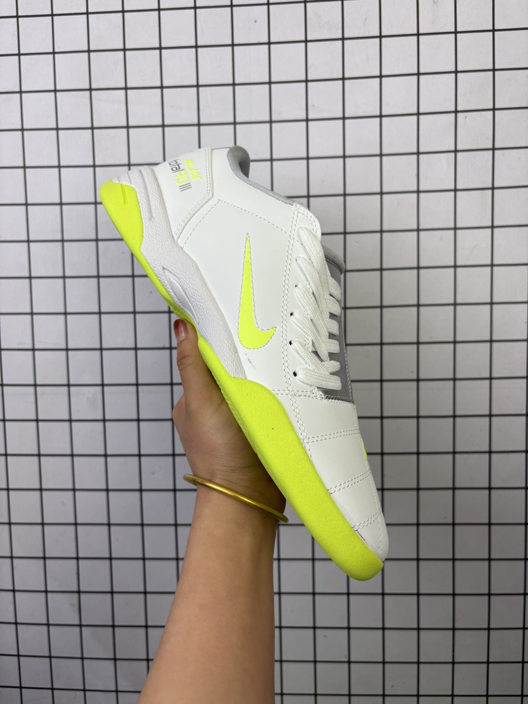 Nike/耐克,男鞋半码制,采用亮面牛剖革鞋面材质,内嵌环保海玻璃鞋垫,外置耐磨橡胶大底❗️经典复刻回归,引领足球与街头潮流新风尚!耐克Nike Total 90 III SP"Mean Green"托塔尔90三代系列德训足球风百搭低帮休闲运动鞋 HJ9351 类型:男鞋 编码689