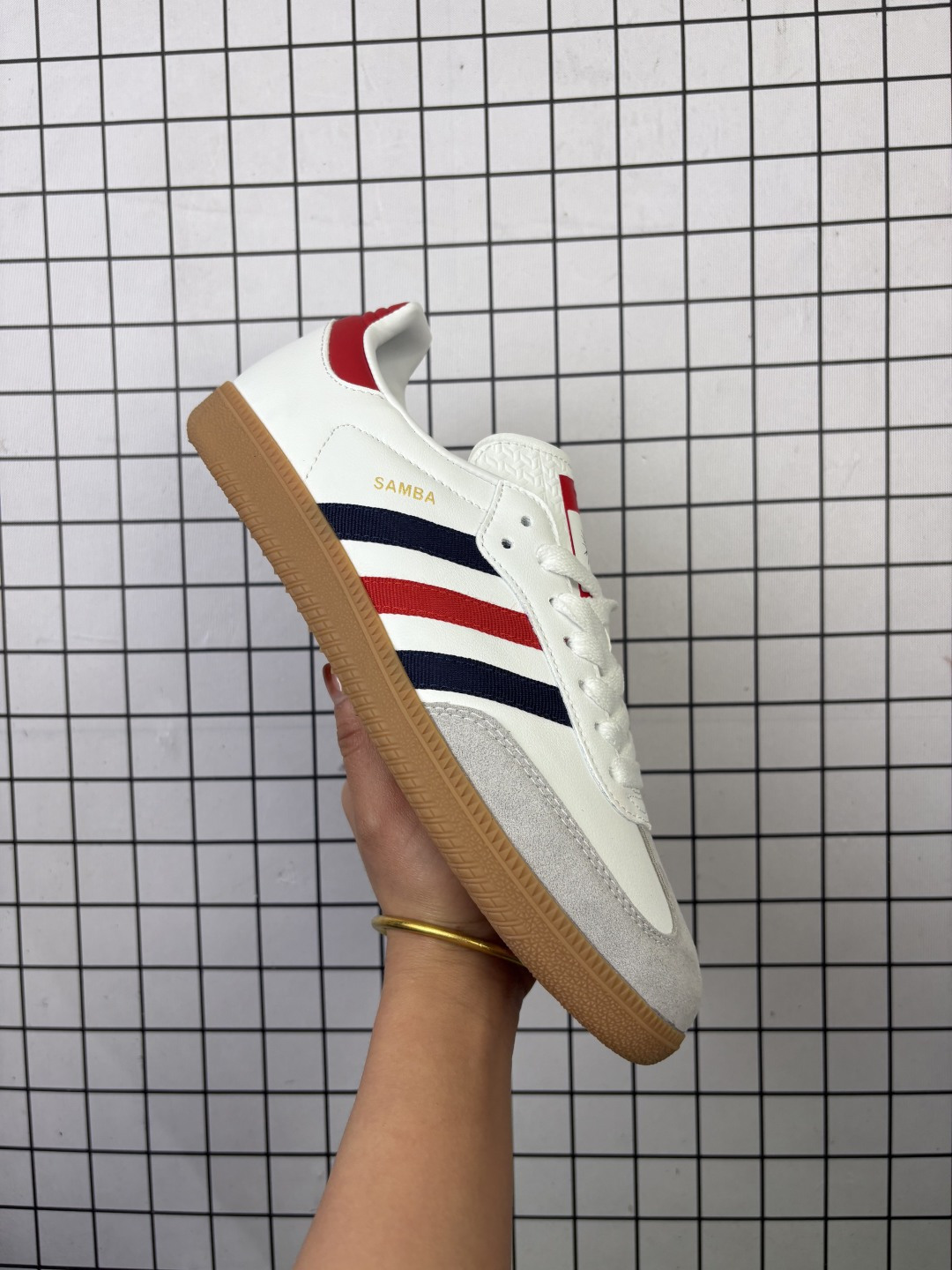 🈴💰80
✅adidas SAMBA OG 德训鞋  
细节完美 舒适百搭  低帮休闲板鞋 男女同款
货号：HQ4950
码数：36 36.5 37.5 38 38.5 39 40 40.5 41 42 42.5 43 44 44.5 45
编码旭