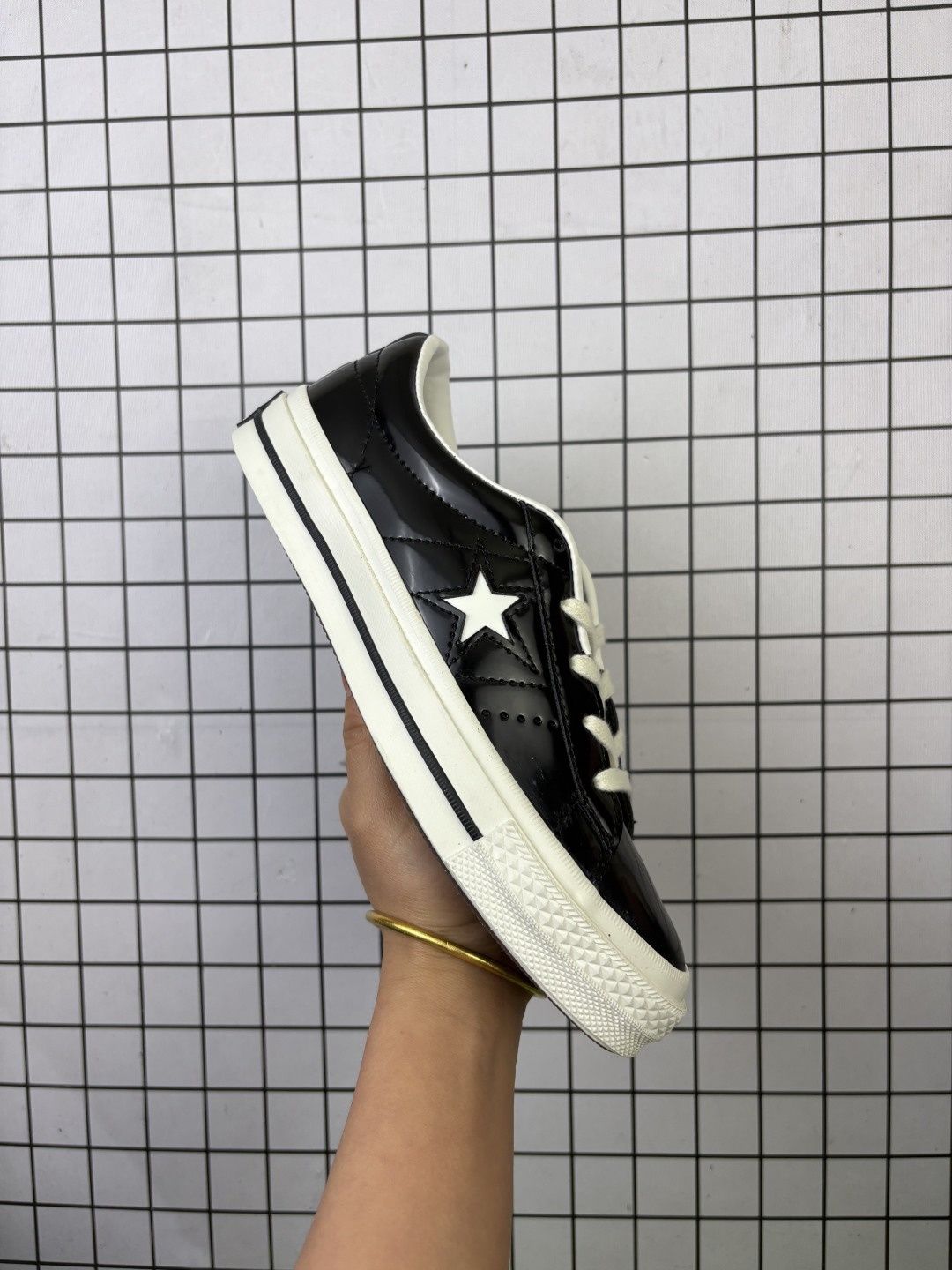 💰110 
匡威Converse One Star Pro 漆皮黑色 木村复古休闲滑板鞋 
尺码：35 36 36.5 37 37.5 38 39 39.5 40 41 41.5 42 42.5 43 44
编码648