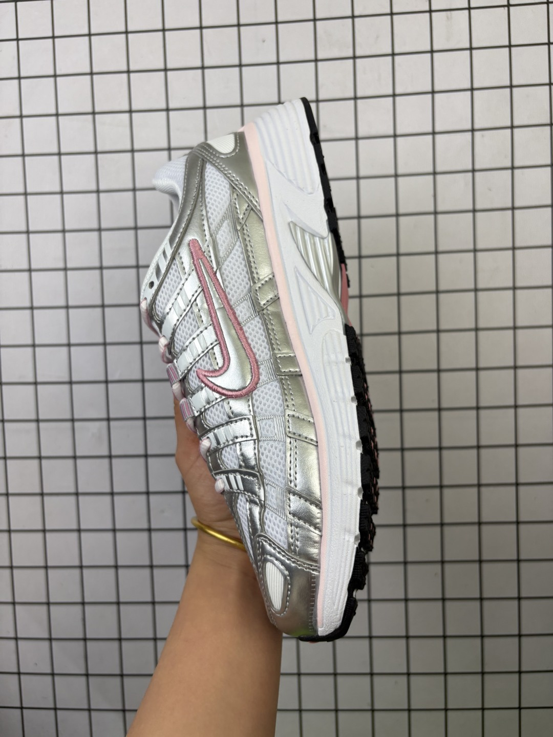 💰130
NK P6000 系列低帮复古老爹风休闲运动舒适慢跑鞋
超火复古老爹跑鞋 充正版本
耐克 P6000老爹鞋Initiator 独家出货
独家私模 原鞋 真标 原盒打造
官方货号：BV1021-108
Size：36-40
编码554