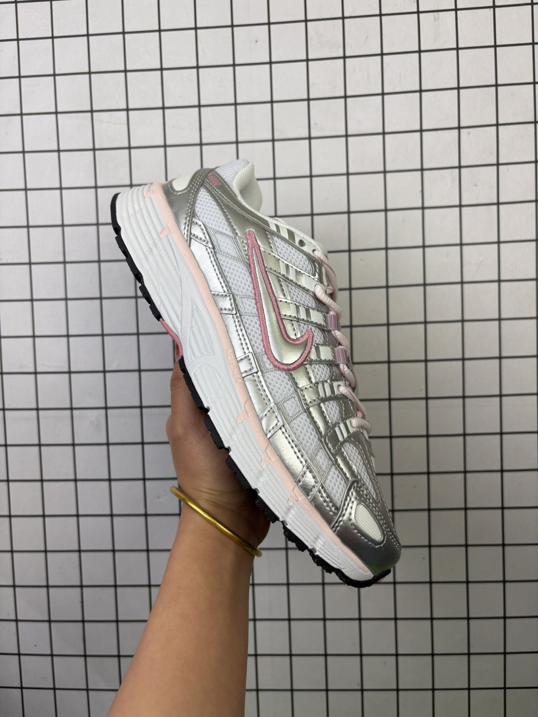 💰130
NK P6000 系列低帮复古老爹风休闲运动舒适慢跑鞋
超火复古老爹跑鞋 充正版本
耐克 P6000老爹鞋Initiator 独家出货
独家私模 原鞋 真标 原盒打造
官方货号：BV1021-108
Size：36-40
编码554