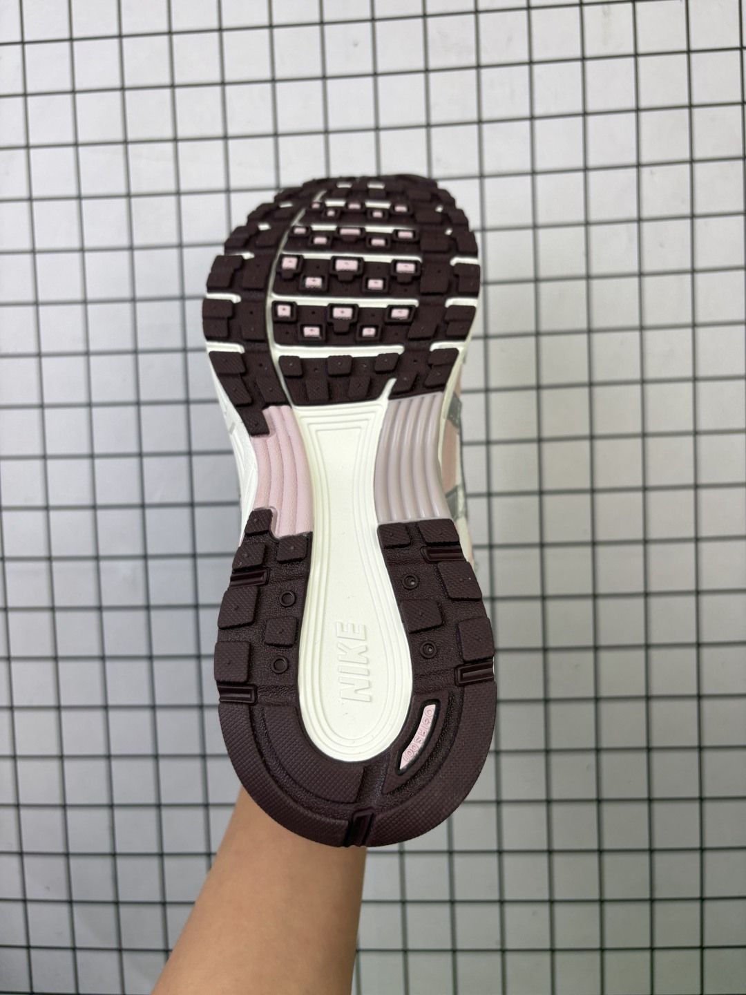 💰130
NK P6000 系列低帮复古老爹风休闲运动舒适慢跑鞋
超火复古老爹跑鞋 充正版本
耐克 P6000老爹鞋Initiator 独家出货
独家私模 原鞋 真标 原盒打造
官方货号：BV1021-108
Size：36-40
编码554