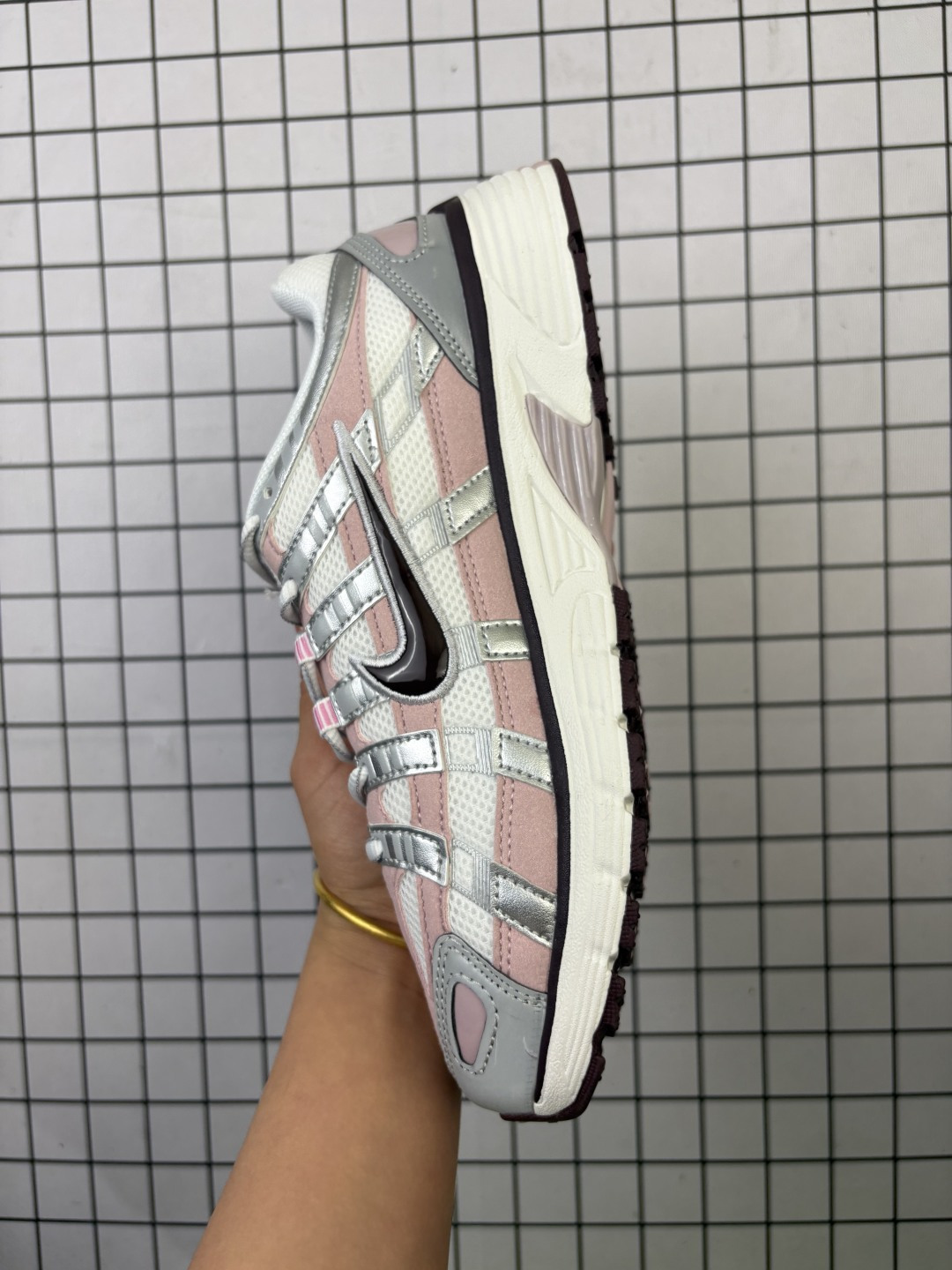 💰130 NK P6000 系列低帮复古老爹风休闲运动舒适慢跑鞋 超火复古老爹跑鞋 充正版本 耐克 P6000老爹鞋Initiator 独家出货 独家私模 原鞋 真标 原盒打造 官方货号：BV1021-108 Size：36-40 编码554