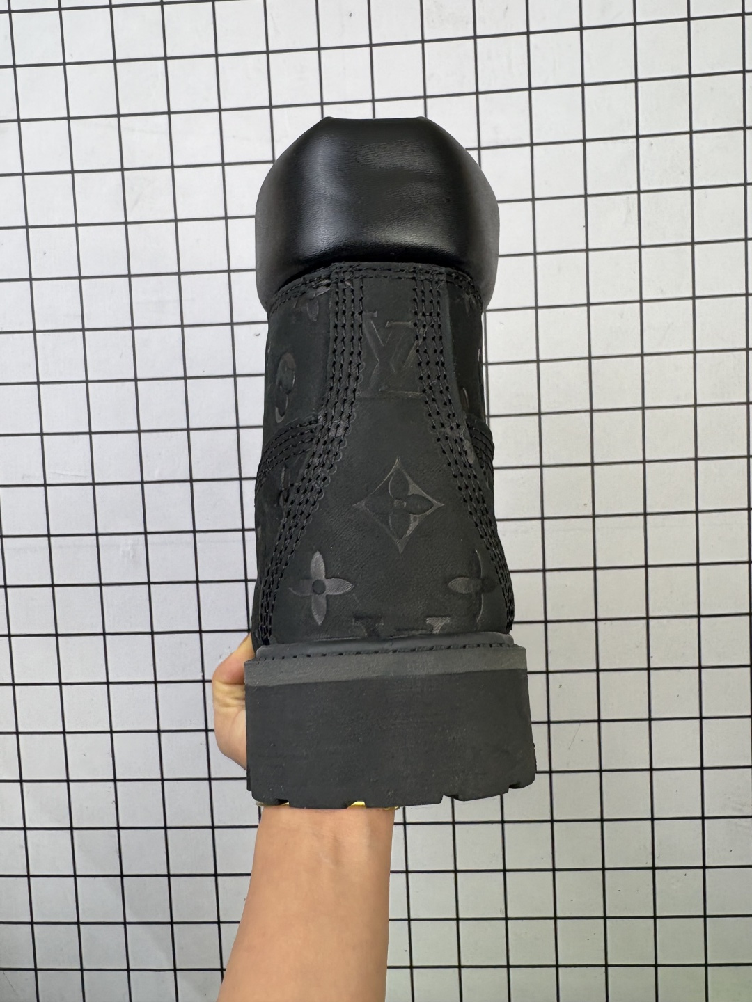 【公司级】Timberland添柏岚靴子天伯伦高帮马丁靴 路易威登联名 LV路易威登 X Trainer Sneaker Low 休闲运动文化百搭板鞋 路易威登中帮马丁靴踢不烂经典大黄靴 高帮靴 马丁靴 户外休闲潮流系列 搭配防臭防腐真皮乳胶鞋垫,给您完美的穿着体验,质量考究耐穿,专治不帅,高品质脚感一流! 类型:男鞋 编码:701