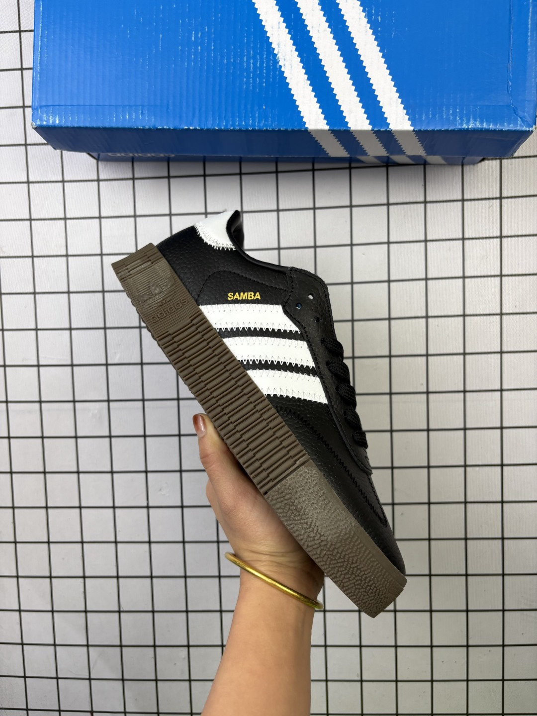 阿迪达斯 Adidas/三叶草 Outdoor 经典三条杠复古休闲运动板鞋 德训鞋 samba 四季时尚简约小白鞋男女鞋情侣鞋厚底增高百搭潮鞋. 类型:男女鞋 货号:AQ1134 含半码 编码: 093