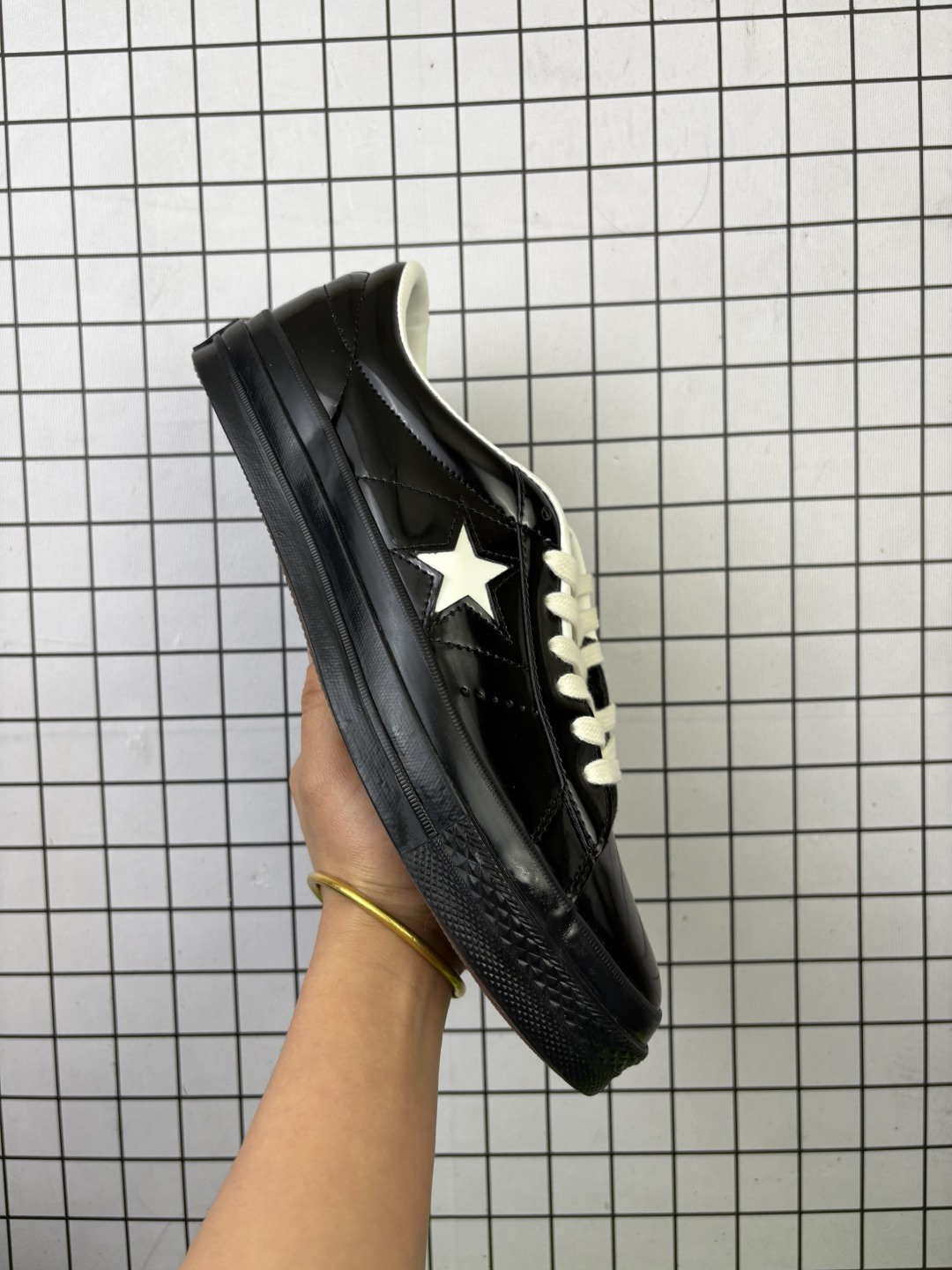 💰110 
匡威Converse One Star Pro 漆皮黑色 木村复古休闲滑板鞋 
尺码：35 36 36.5 37 37.5 38 39 39.5 40 41 41.5 42 42.5 43 44
编码648
