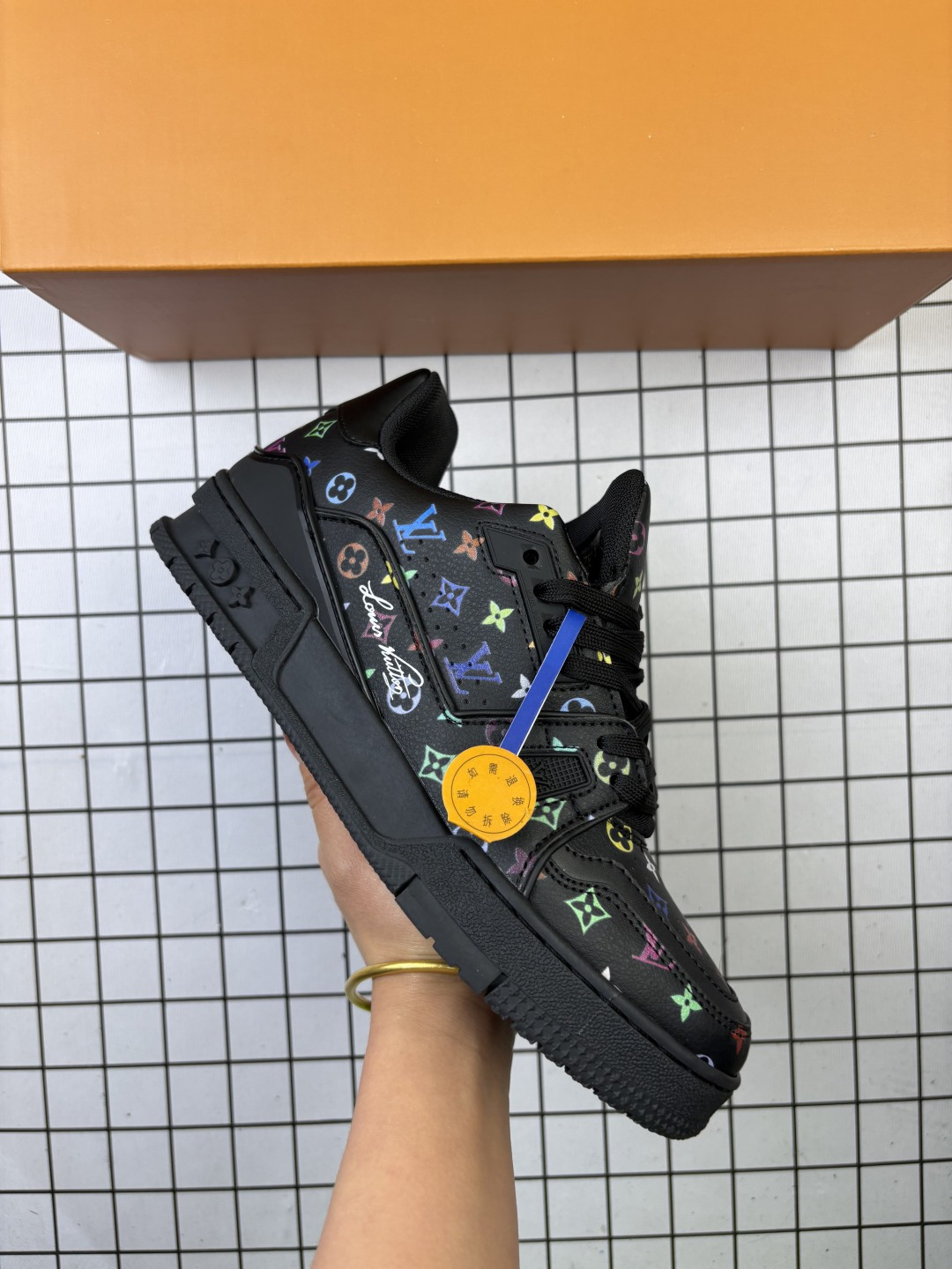 🈴💰120
Louis Vuitton/路易威登～白绿 广东原产高性价比，采用皮革鞋面材质，内里小羊皮打造及去味海玻璃脚垫，空胶工艺，外置耐磨橡胶大底全新LV路易威登Louis Vuitton Remarque Low经典低帮系带休闲运动百搭板鞋 
编码758
尺码：35-46