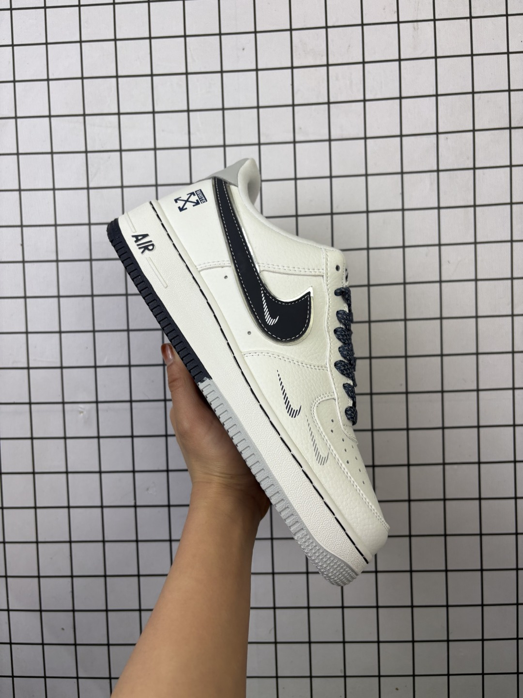 💰110
特价Nike/耐克 男女鞋真标半码制，升级原楦原纸版数据开发版型，采用硬质牛剖革鞋面材质，内置全掌Air Sole气垫❗官方新色，耐克Nike Air Force 1"07 Low"Aquarius Blue/Court Blue"空军一号低帮经典百搭休闲运动板鞋“ DQ6628-158

类型：男女鞋
码数：36 36.5 37.5 38 38.5 39 40 40.5 41 42 42.5 43 44 45
编码：577