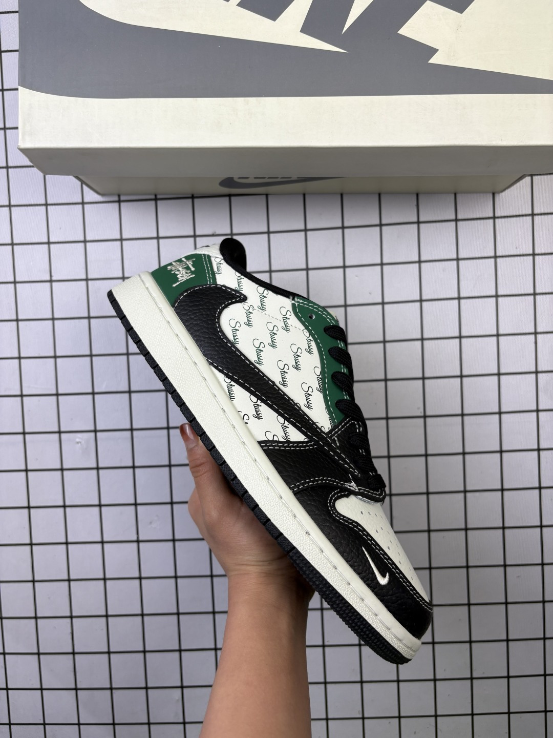 🈴💰80
特价Jordan/乔丹 男女鞋真标半码制,采用软质荔枝纹牛剖革组合猪巴革鞋面材质,缜密拉帮中底布,鞋垫嵌EVA缓震物料及背胶,内置气垫及耐磨橡胶大底❗️当红嘻哈歌手特拉维斯·斯科特定制联乘\经典美系街头品牌-至高无上Supreme x Travis Scott x Nike Air Jordan 1 Low OG SP"Supreme"AJ1乔丹一代经典低帮文化百搭休闲运动篮球鞋“TS联名Sup水泥深灰红标倒钩 JH6089-005
类型:男女鞋
码数:36 36.5 37 38 38.5 39 40 40.5 41 42 42.5 43 44 45 46
编码:老男H