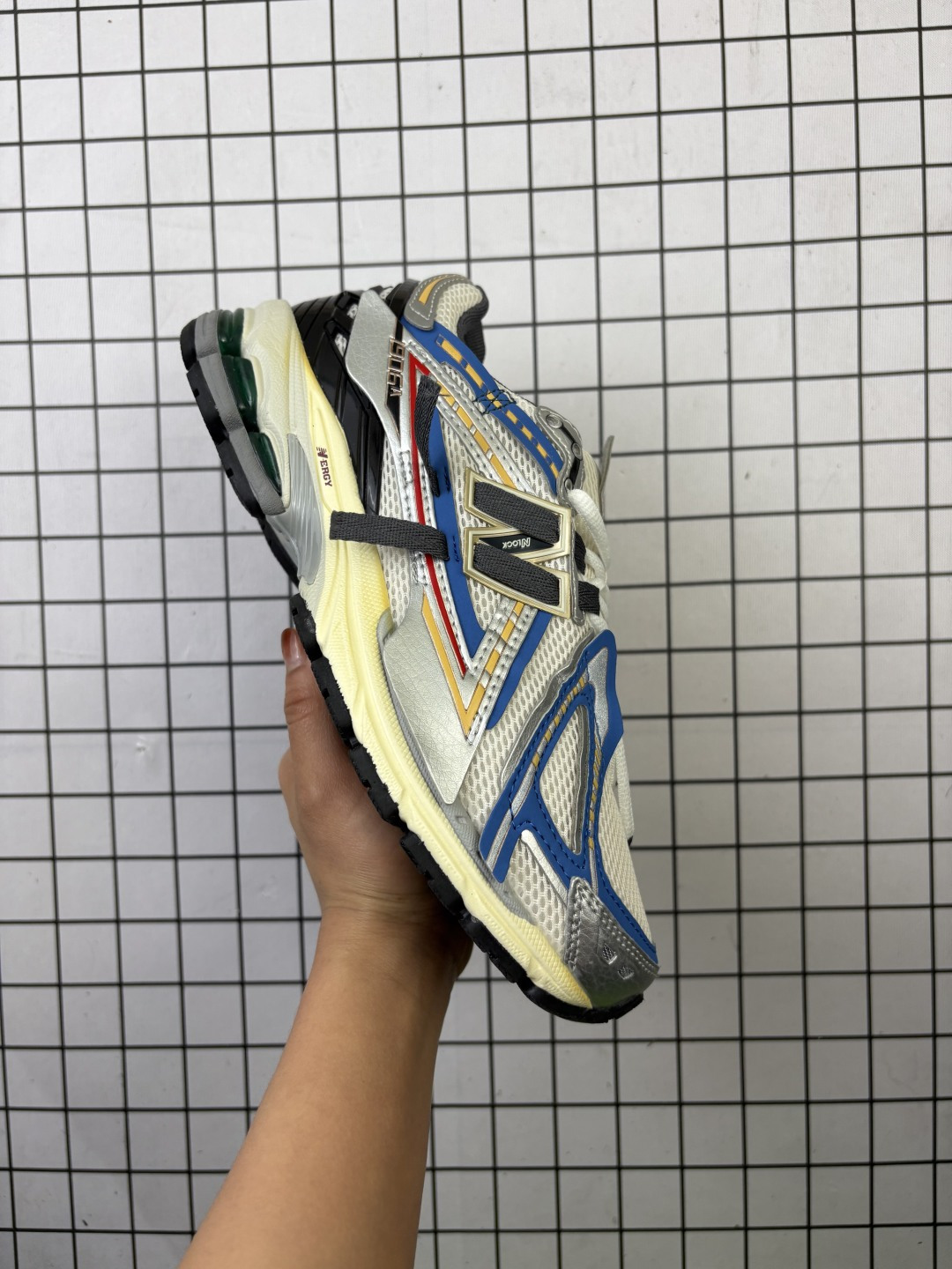 💰150
公司级:New Balance M1906系列 新百伦 复古单品宝藏老爹鞋款
复古元素叠加 质感超级棒 原楦版型材料细节做工精细 作为NB最经典的档案鞋型之一
官方货号:M1906RZO
尺码:36 37 37.5 38 38.5 39.5 40 40.5 41.5 42 42.5 43 44 45
编码足