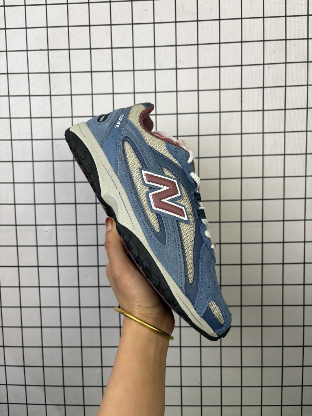 New Balance 204L 薄底鞋 薄底皮质鞋带德训miu系 减震耐磨包裹性支撑轻便 低帮 生活休闲鞋 轻盈脚感质感兼具 鞋身搭载EVA科技中底,适用多元穿搭场合为户外出行提供舒适长远的穿搭体验 货号:U204LNPA 编码103
