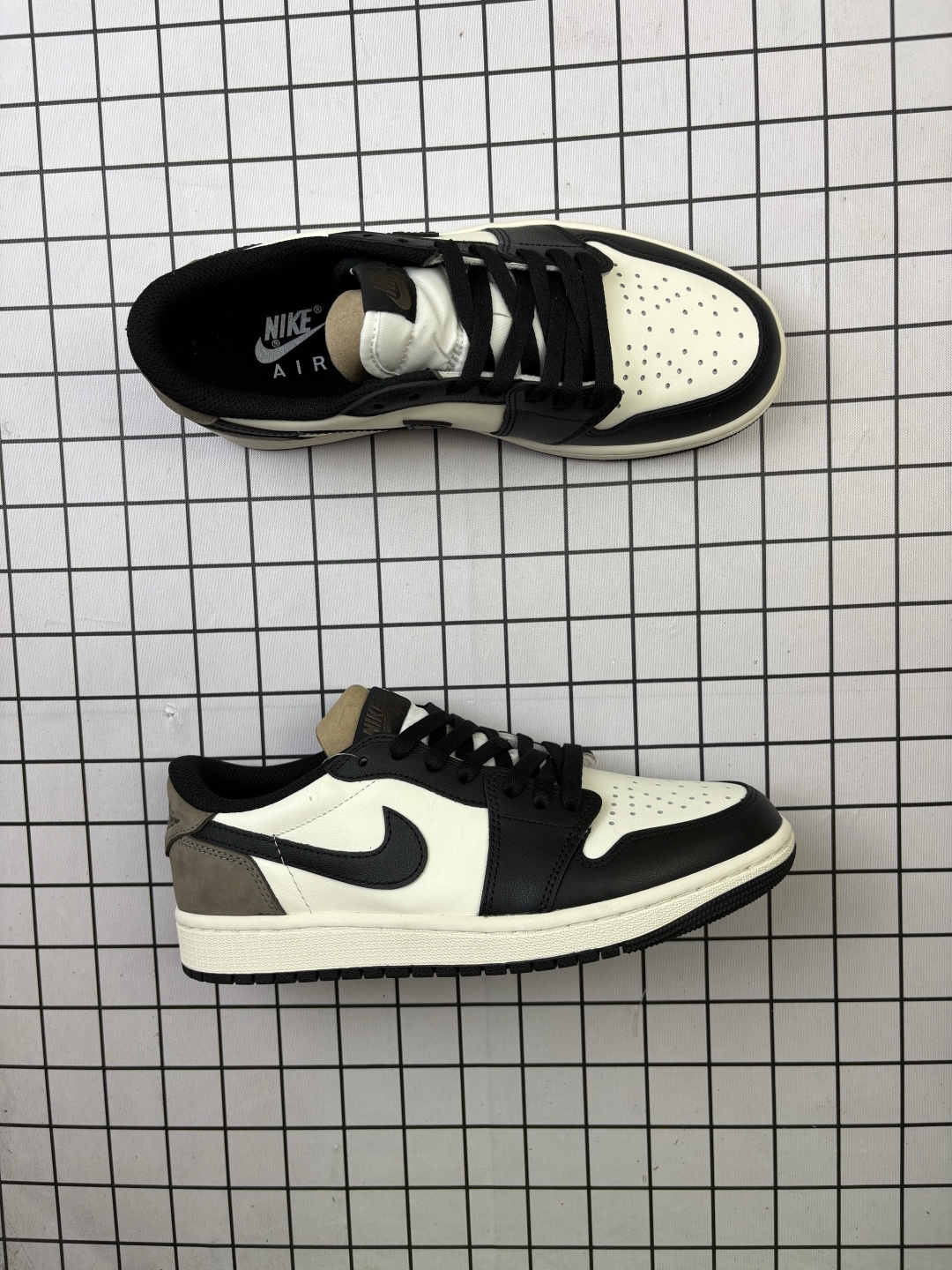 💰180
Jordan/乔丹 AJ1低帮倒钩 男女鞋真标带半码,采用皮革鞋面材质,中底注胶孔内置真Sole气垫❗️由著名球鞋定制家Huy Le制作而成,VIRGIL ABLOH设计师独立品牌Off-White x Nike Air Jordan 1 Low OG"GOAT LOWS"AJ1乔丹一代低帮经典复古文化休闲运动篮球鞋“OW氧化米白灰橙”
CZ0790-102
类型:男鞋
码数:40 40.5 41 42 42.5 43 44 45 46 47 47.5
编码:719