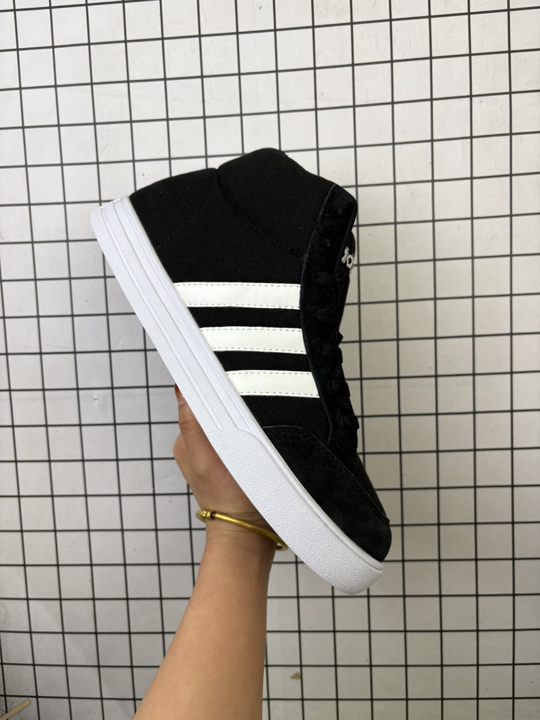 💰70
Adidas/阿迪达斯 Adidas GVP CANVAS STR VS SET 三叶草 帆布鞋面 休闲校园中帮情侣板鞋 B44605

类型：男女鞋
码数：36 36.5 37 38 38.5 39 40 40.5 41 42 42.5 43 44
编码：771