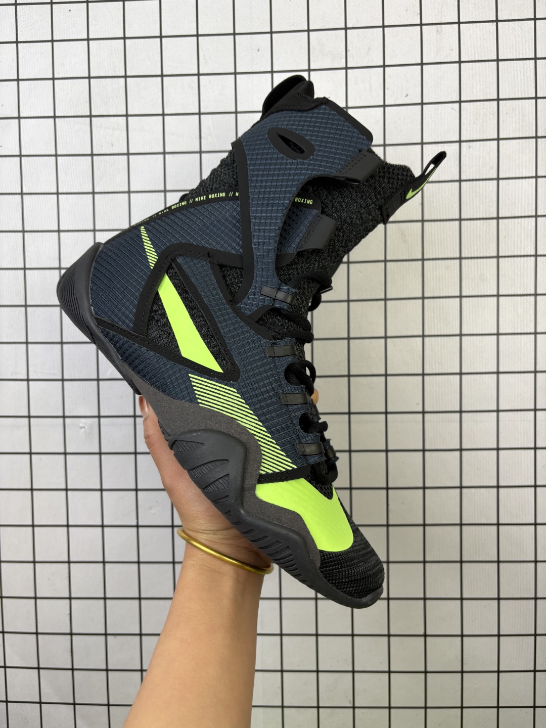 💰320
耐克NIKE HYPERKO 2 高帮运动鞋继承者一代运动鞋。今年「神秘感十足」的 Jordan 新鞋!又曝光了新配色!标志性的鞋身框架与皮质鞋头和网眼材料共同构建低帮鞋身,将独特的战斗姿态与实用性完美融合。辨识度在今年的一众新品里,也是令人印象深刻的存在。
货号:CN9606
尺码35-45
编码755
