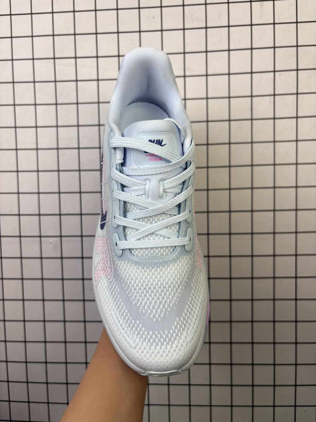 公司级✅NIKE ZOOM PREMIUM 运动休闲跑鞋 耐克双层厚底 座为耐克的“顶缓”系列,Vomero Premium上脚后的第一感受就是软弹到位, 底部缓震很不错 跑步时鞋底触底有种回升的弹力不伤 货号:HM5973 417 编吗788