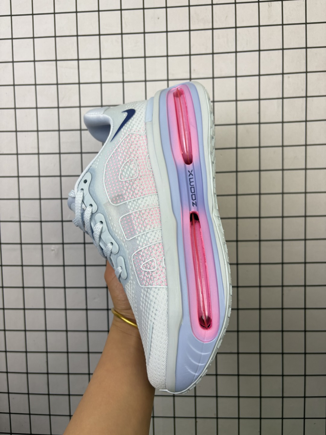 公司级✅NIKE ZOOM PREMIUM 运动休闲跑鞋 耐克双层厚底 座为耐克的“顶缓”系列,Vomero Premium上脚后的第一感受就是软弹到位, 底部缓震很不错 跑步时鞋底触底有种回升的弹力不伤 货号:HM5973 417 编吗788