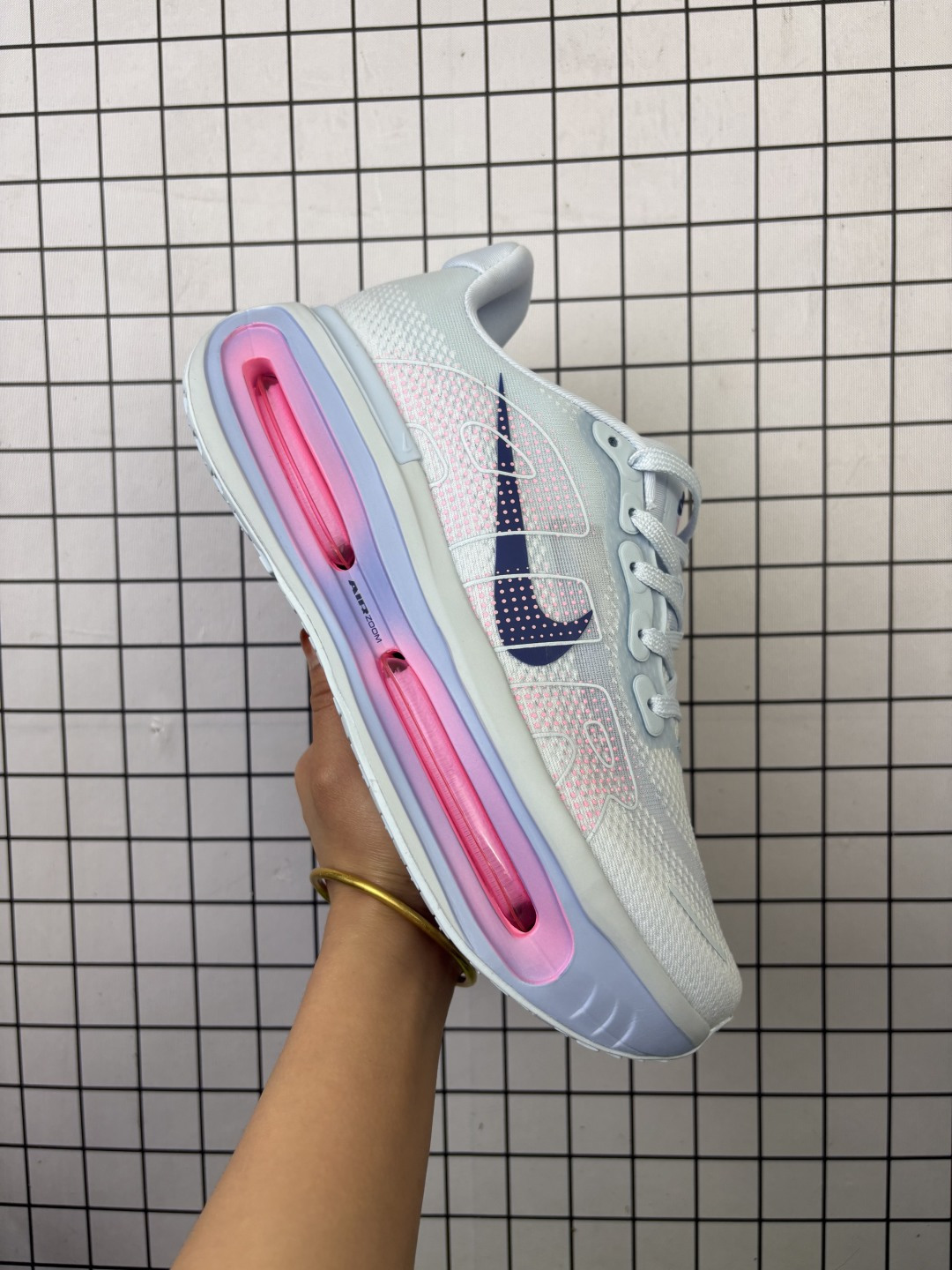 公司级✅NIKE ZOOM PREMIUM 运动休闲跑鞋 耐克双层厚底 座为耐克的“顶缓”系列,Vomero Premium上脚后的第一感受就是软弹到位, 底部缓震很不错 跑步时鞋底触底有种回升的弹力不伤 货号:HM5973 417 编吗788