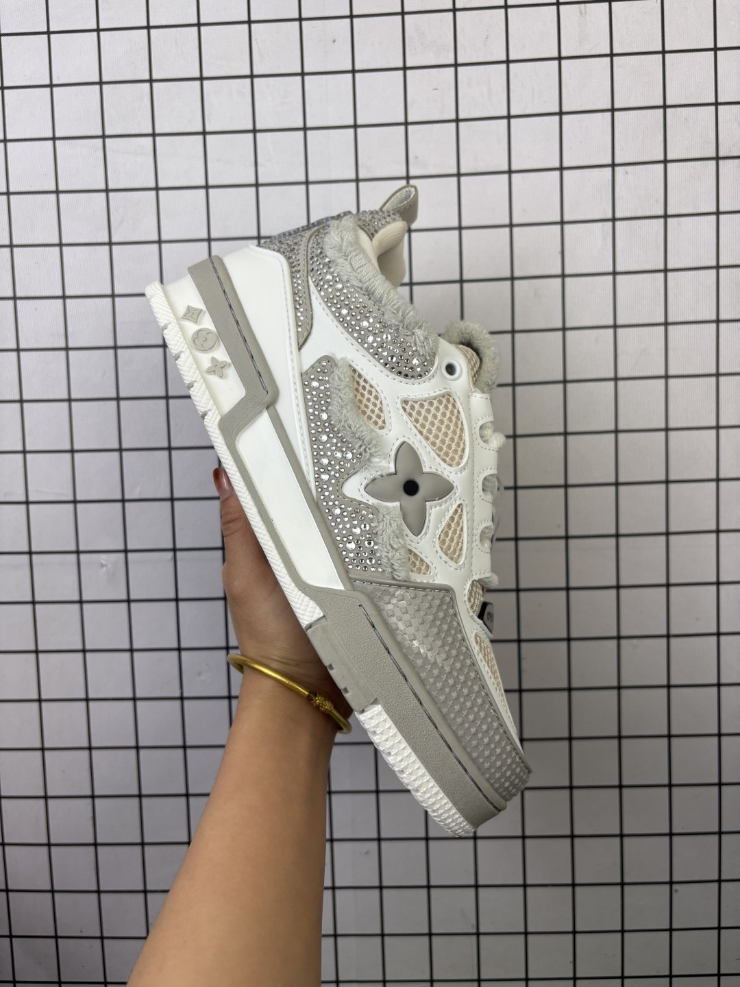 💰160
LV Skate Sneaker 路易威登 2025年新款运动复古休闲百搭板鞋

码数：39 40 41 42 43 44 45
编码699