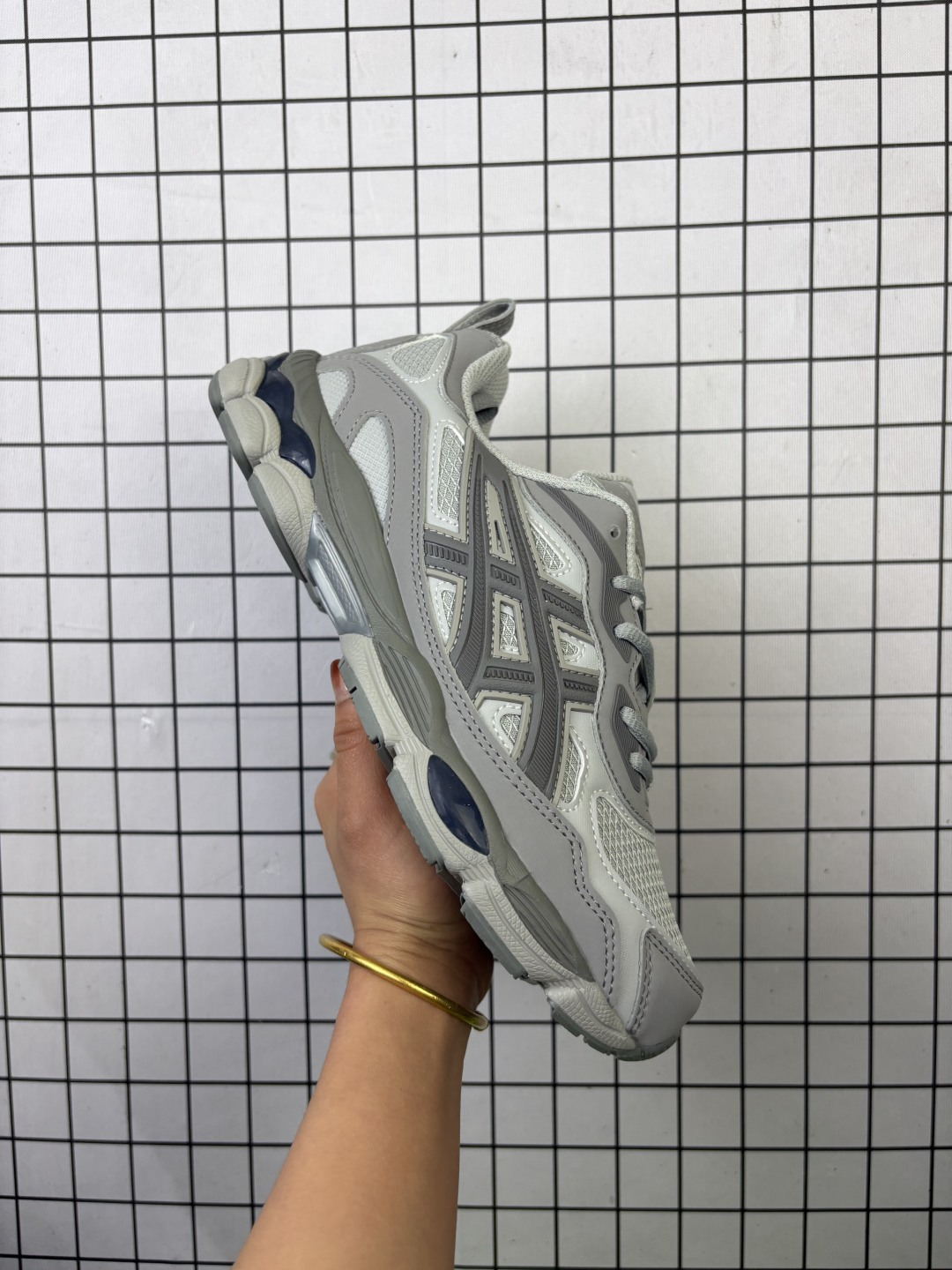 💰125
日本专业跑鞋品牌·ASICS/亚瑟士 Tiger GEL-NYC户外越野休闲运动跑步鞋。
货号:1203A735 020

码数：36 37 37.5 38 39 39.5 40.5 41.5 42 42.5 43.5 44 44.5 45
编码688