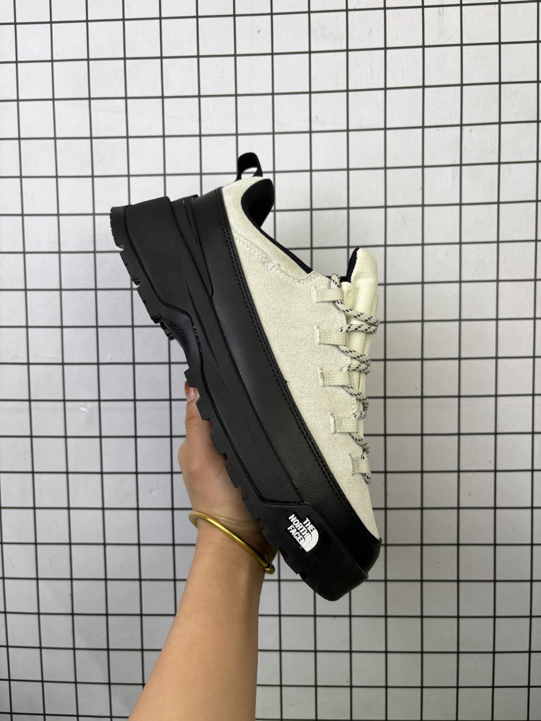 💰160
户外轻旅者鞋履,著名户外品牌-北面The North Face Glenclyffe Urban Low 系列休闲运动鞋  NFA0A8A96

码数：40 41 42 43 44 45
编码688