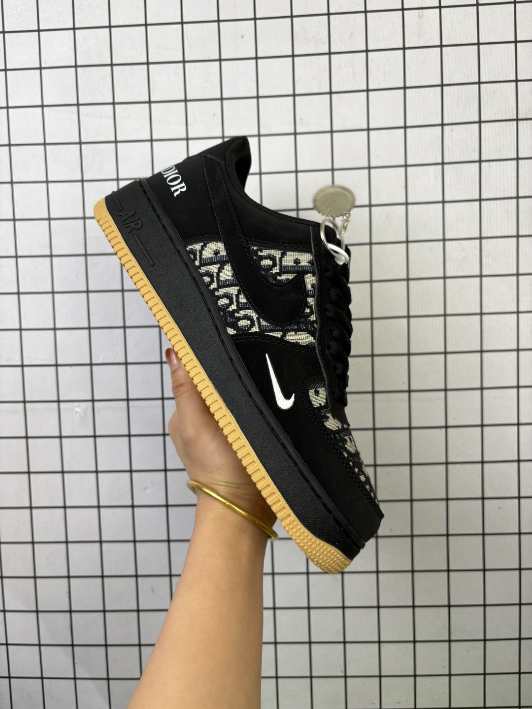 💰120
Nike/耐克 男女鞋真标半码制，原楦原纸版数据开发版型，采用硬质牛剖皮革鞋面材质，内置全掌Air Sole气垫❗官方新色，耐克Nike Air Force 1’07 Low "Metalwork"空军一号经典低帮百搭休闲运动板鞋“末日灰反抗机甲战神 IH4965-254

类型：男女鞋
码数：36 37 38 39 40 41 42 43 44 45
编码：093