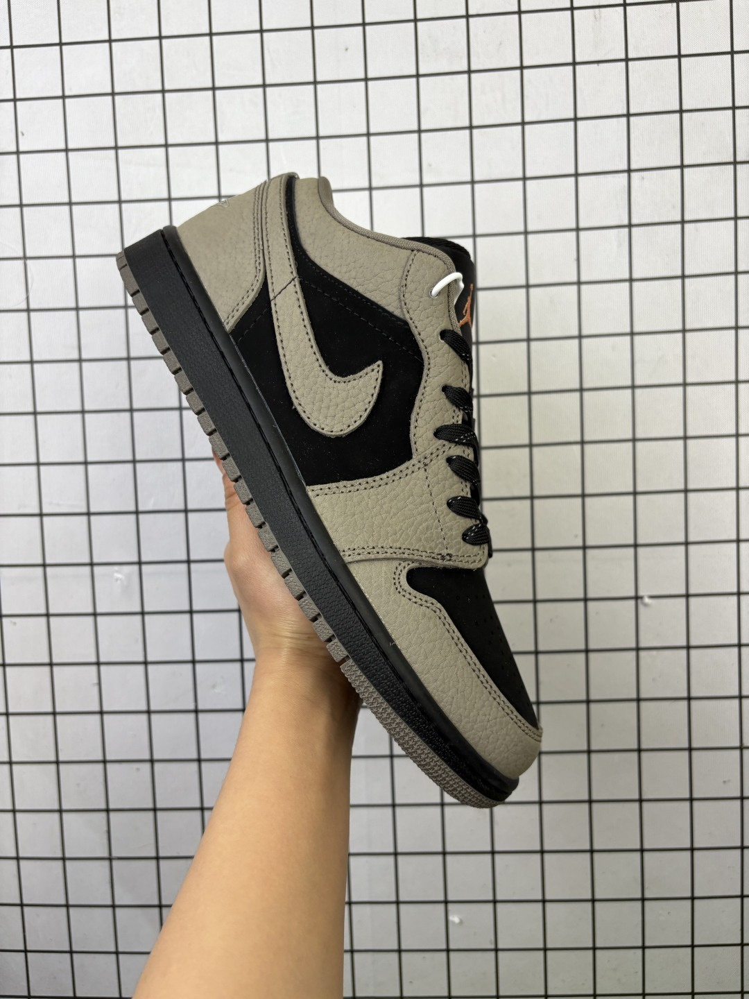 💰150
乔丹 Air Jordan 1 Low AJ1 乔1新配色奶茶摩卡 低帮文化休闲板鞋 IB7109 005

码数：36 36.5 37.5 38 38.5 39 40 40.5 41 42 42.5 43 44 44.5 45
编码清F