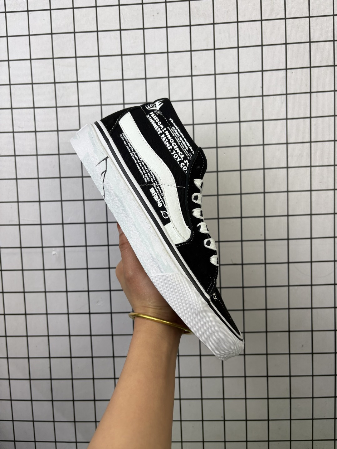 💰130
万斯/VANS SK8 Mid 经典黑白中帮休闲硫化帆布板鞋 

码数：35 36 36.5 37 38 38.5 39 40 40.5 41 42 42.5 43 44
编码648