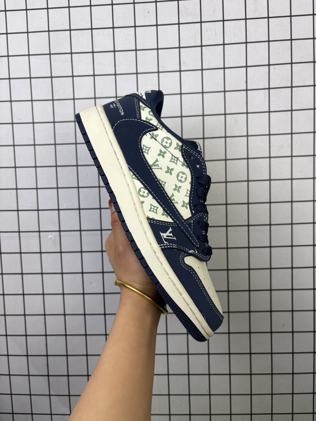 💰100
Travis Scott x Fragment Design x乔丹 Jordan Air Jordan 1 Low OG SP AJ1 乔1LV联名低帮文化休闲板鞋 LX1988 100

码数：36 36.5 37.5 38 38.5 39 40 40.5 41 42 42.5 43 44 45
编码577