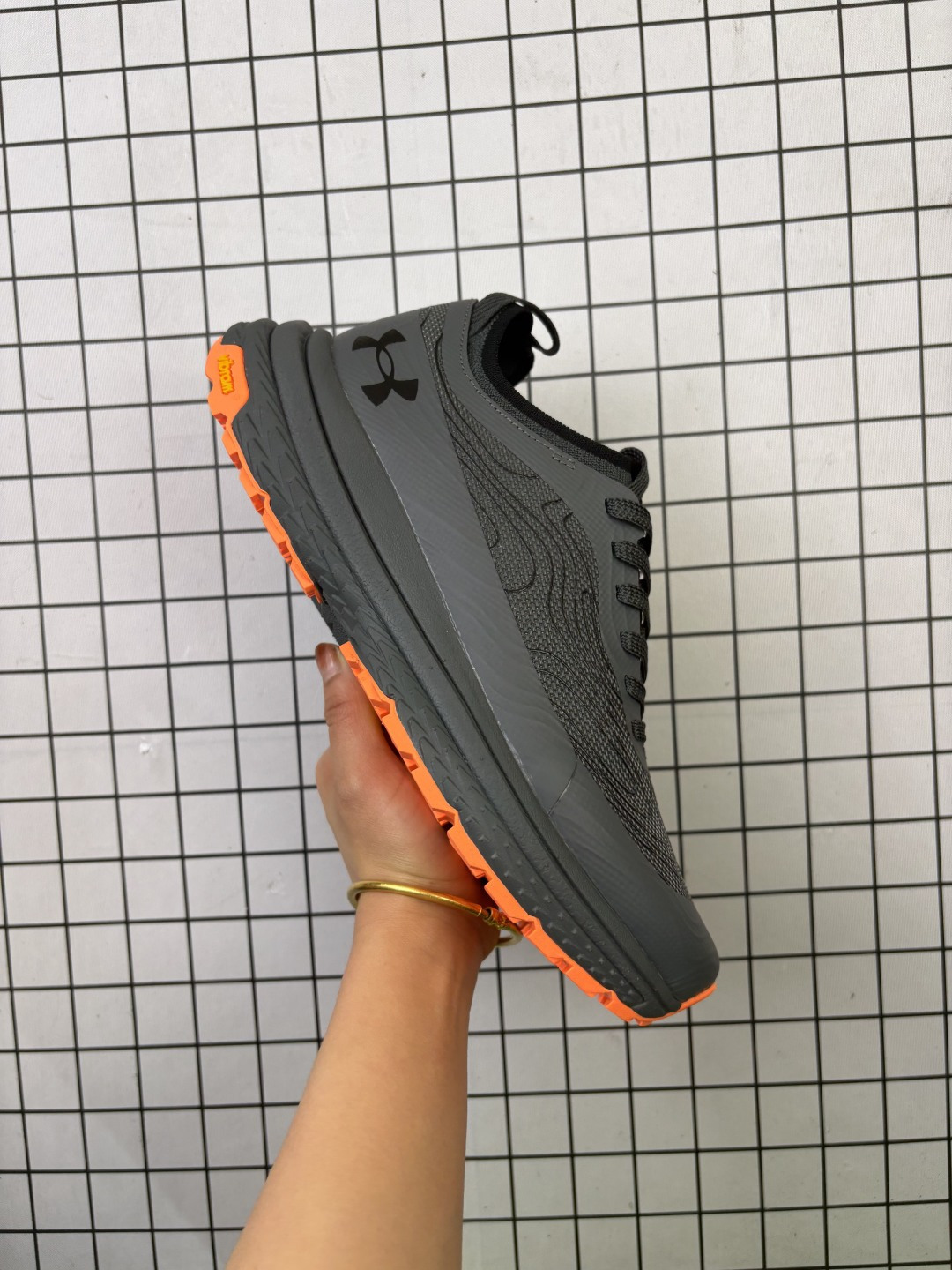 💰150
【公司级】Under Armour 安德玛运动舒适男士运动老爹鞋 透气网织物减震防滑耐磨 低帮厚底增高老爹鞋 休闲运动跑步鞋。

货号:   3024894-002
尺码:   40-45
编码：788