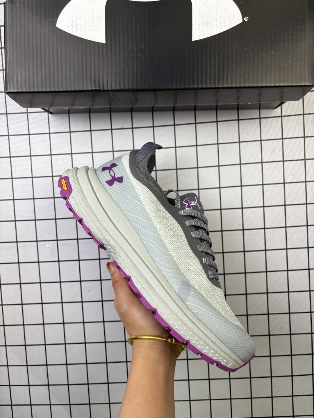 🈴💰150
【公司级】Under Armour 安德玛运动舒适男士运动老爹鞋 透气网织物减震防滑耐磨 低帮厚底增高老爹鞋 休闲运动跑步鞋。

货号:   3024894-002
尺码:   40-45
编码：788