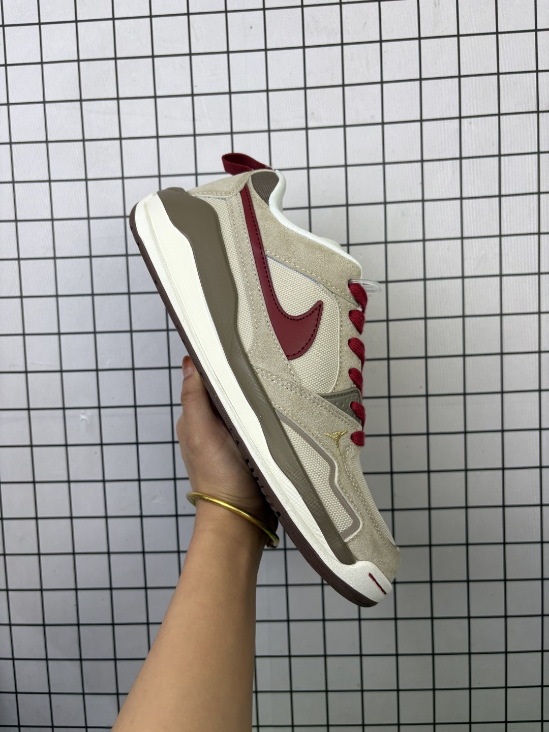 💰160
NK Air Jordan CMFT ERA 复古单品模具数据档案开发制造 纯粹还原公司版型鞋型 公司正确鞋面纹路 中底Formula 23缓震系统原厂鞋舌厚度海绵 原厂高频侧边字体模油墨印刷 原厂高弹材质鞋垫 回弹性跟公司一致 原中底布缝合走线以及注脚孔和钢印
货号：IQ9781-261
尺码：36-46半
编码足Y