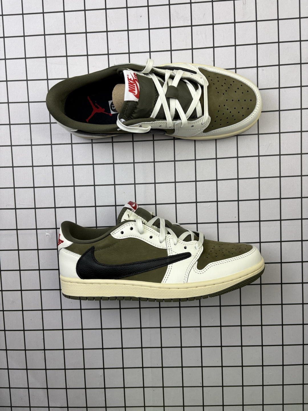 💰290
Jordan/乔丹 升级全新原装窄版楦型原档案原数据开发,采用荔枝纹磨砂革鞋面材质,原厂立体填充鞋舌海绵,中底注胶孔及缜密中底拉帮工艺,原数据内置气垫及耐磨橡胶大底❗全新10.0倒钩配色!当红嘻哈歌手特拉维斯·斯科特携手Travis Scott x Nike Air Jordan 1 Low OG"Medium Olive"AJ1乔丹一代经典低帮文化百搭休闲运动篮球鞋“TS联名反转橄榄绿白黑倒钩10.0 DM7866-200
类型:男女鞋
码数:36 36.5 37 38 38.5 39 40 40.5 41 42 42.5 43 44 45 46 47
编码:元