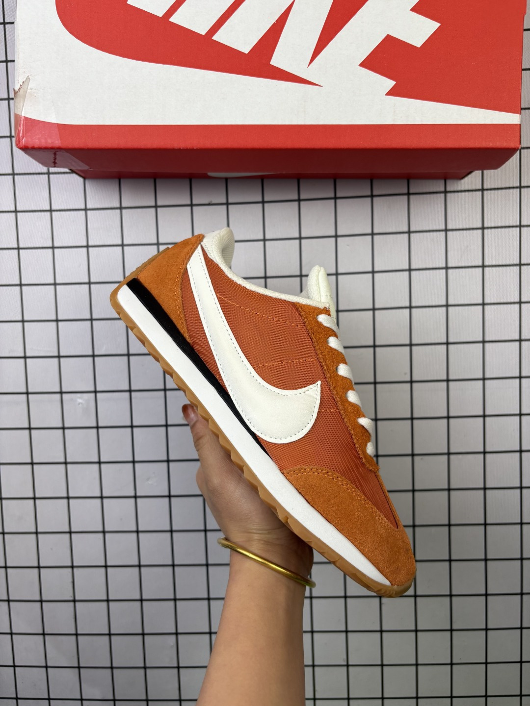 💰💰105
✅Nike Classic Cortez Leather 
秉承元年款经典风格 糅合防水鞋面设计
传统鞋带系统和覆面设计增强贴合感
提升耐久性 彰显经典风格
EVA 泡棉中底轻盈缓震
纯色橡胶外底搭配人字形底纹
缔造出色耐久性和多向抓地力
天猫订单本实体可操作原价款
货号: HM4771 
编码698
36-45