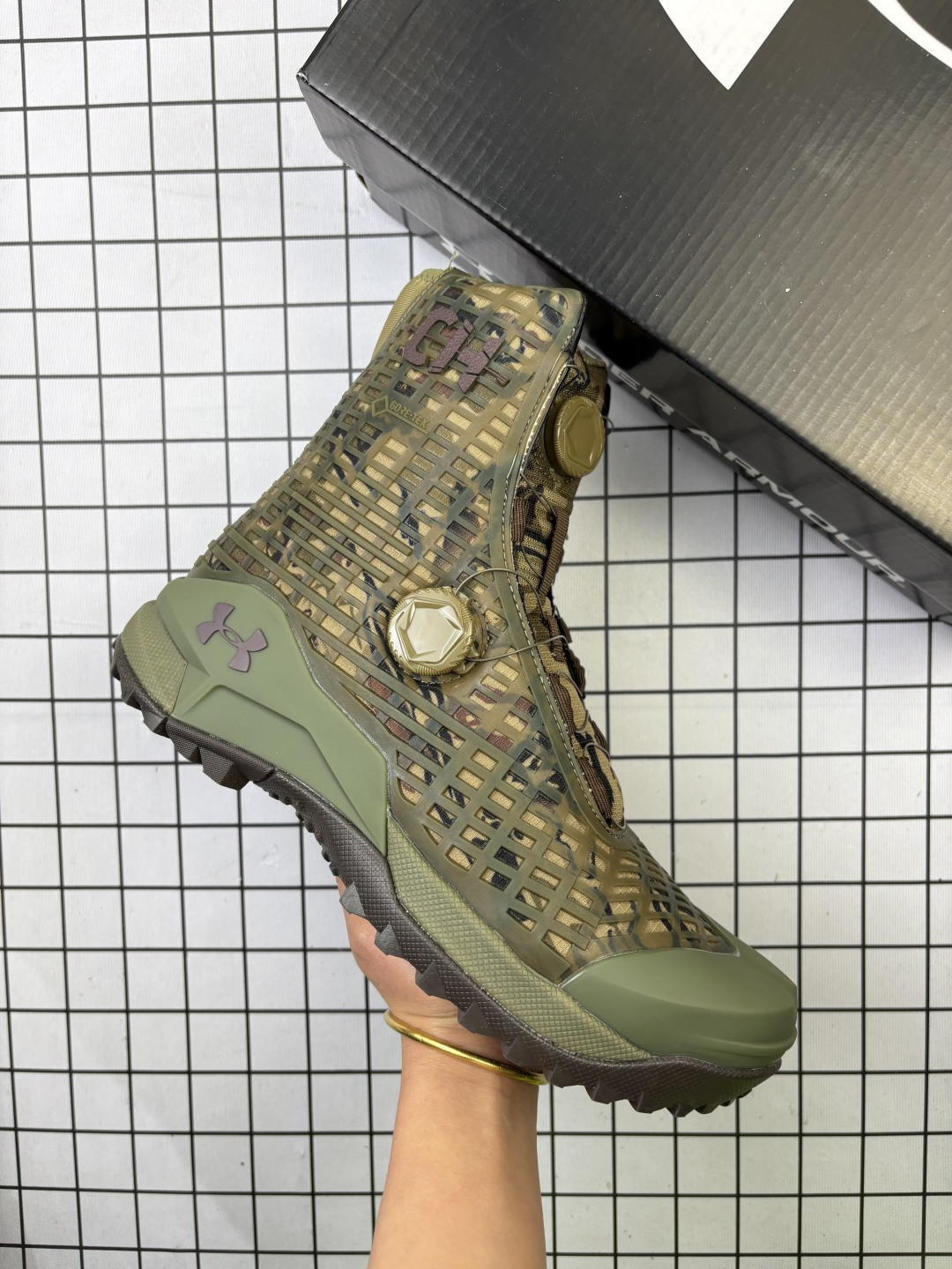 🈴💰200
公司级 Under Armour/CY安德玛 高帮登山鞋 码制采用网眼针织合成革与TPU嵌片搭配组合鞋面，搭载革新性UA Flow缓震科技大底安德玛 UAHOVR CG REACTOR CT 
尺码40-46
编码788