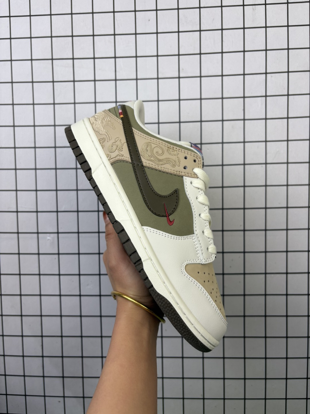 💰180
公司级✅Nike Dunk Pegasus Pack CNY 马年限定 防滑耐磨 耐克 舒适百搭 低帮板鞋
采用脚感柔软舒适ZoomAir气垫
有效吸收滑板等极限运动在落地时带来的冲击力 为街头运动者们提供更好的保护
货号:IQ1118-220尺码:35.5 36 36.5 37.5 38 38.5 39 40 40.5 41 42 42.5 43 44 45 46
编码新Y