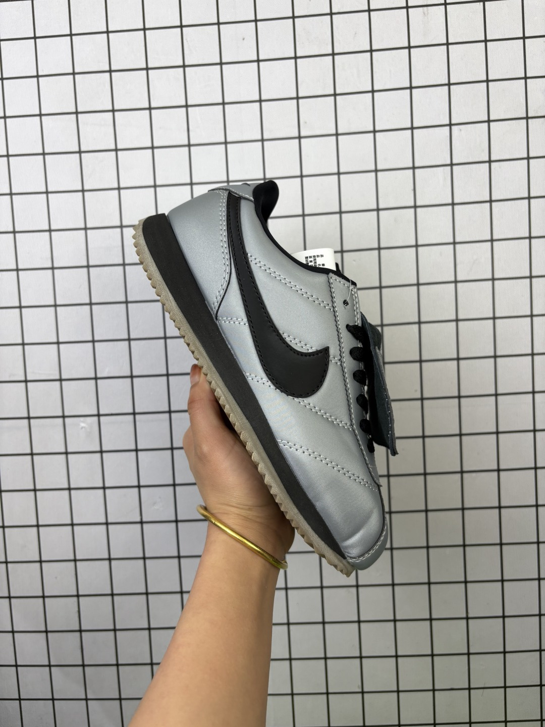 💰105
NK Classic Cortez Leather 阿甘复古初代皮革慢跑鞋 
货号：HQ3490-099
缓震防滑耐磨同源头层皮料 原厂模具 公司级标准检验QC 区分市面一切版本 完美复刻阿甘复古鞋型 
编码554