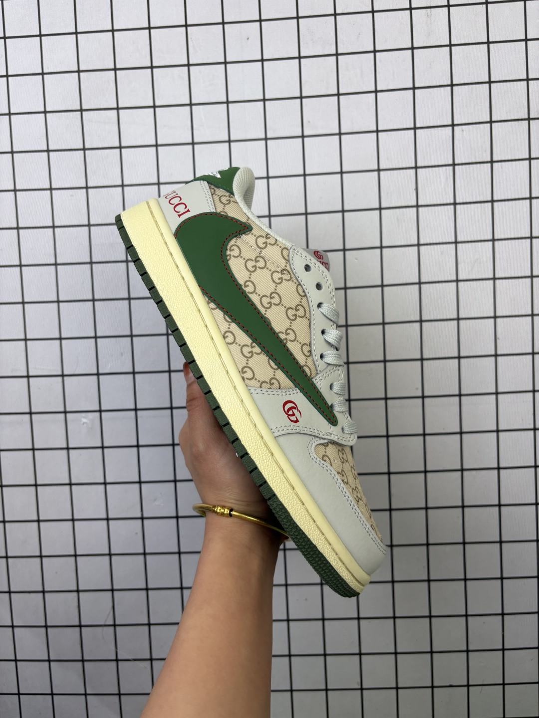 Travis Scott x Fragment Design x Jordan Air Jordan 1 Low OG SP “棕泼墨拉布布” 多方联名合作融合了Travi翻毛蓝勾s Scott 独特的音乐风格,藤原浩个性的设计风格以及Jordan品牌的经典元素 使其成为一双具有独特身份和价值的鞋子 清新而立体的外观加上联名标识更突出了其独特身份 这种配色方案显示出活力和时尚感 在视觉上引人注目 鞋身的质感和细腻的细节处理使其显得高端而格调十足 这款“倒钩”联名是设计与创意完美结合 融合多方的个性风格是一款备受瞩目的潮流鞋款 低帮休闲板鞋 定制鞋盒 大厂纯原品质出货 超高清洁度 皮料切割干净无任何毛边 细节完美 货号: DZ5899-017 编码给L